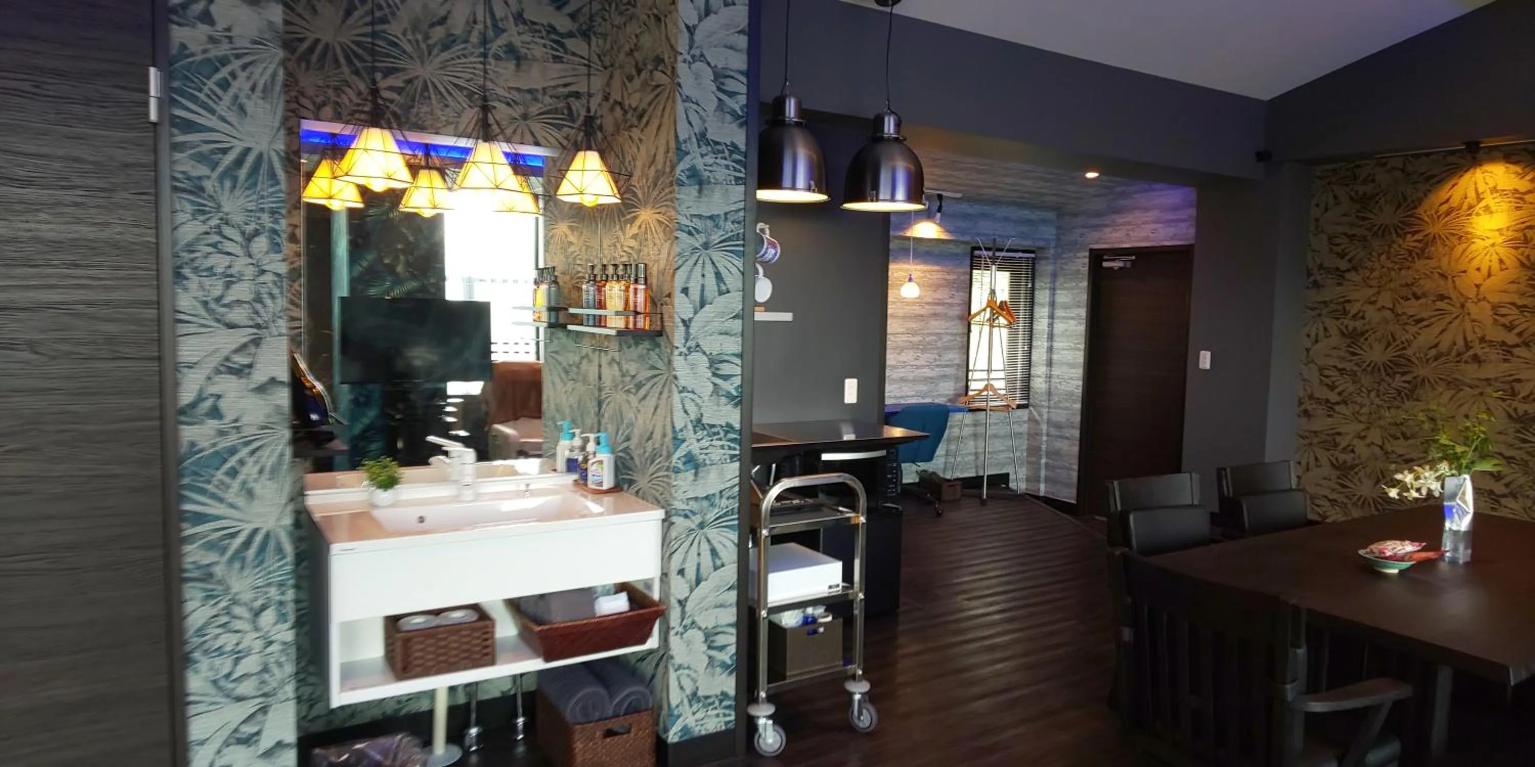 Hakone Gora Guam Dog