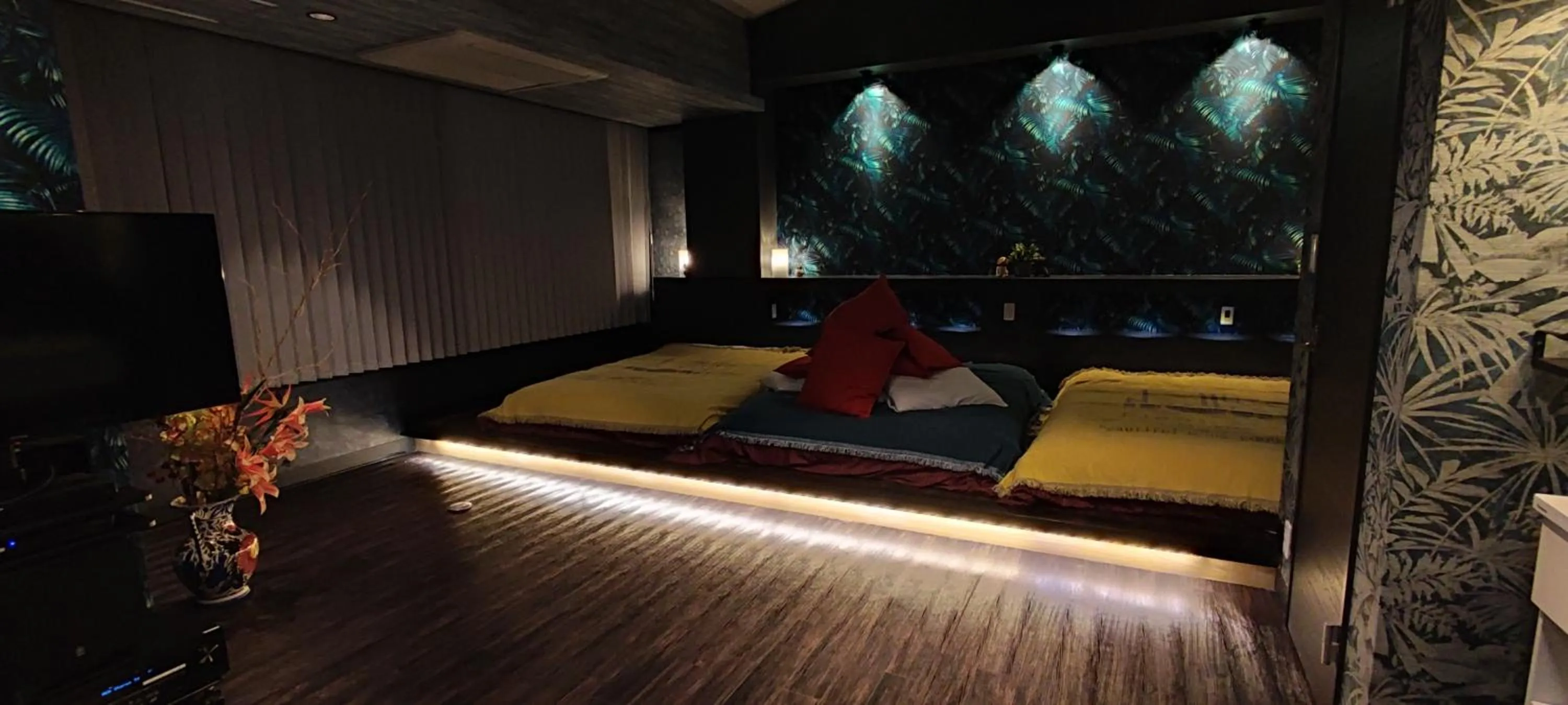 Hakone Gora Guam Dog