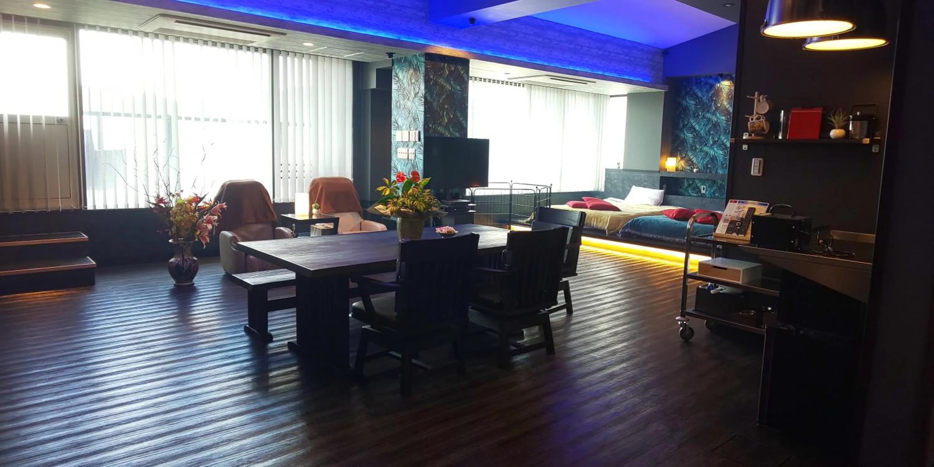 Hakone Gora Guam Dog