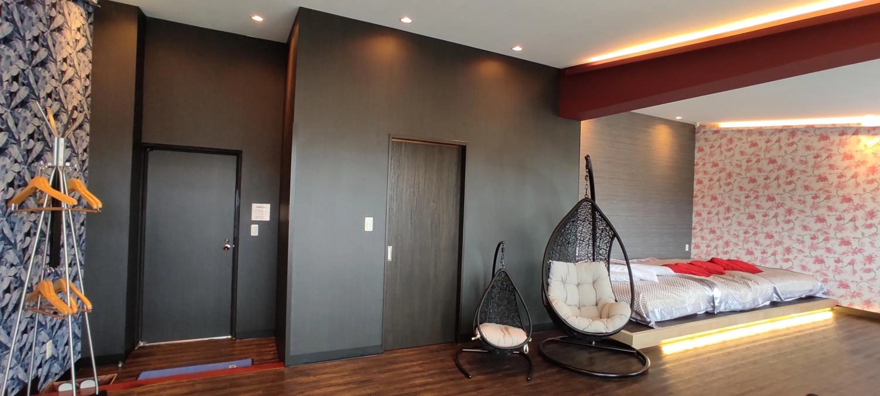 Hakone Gora Guam Dog