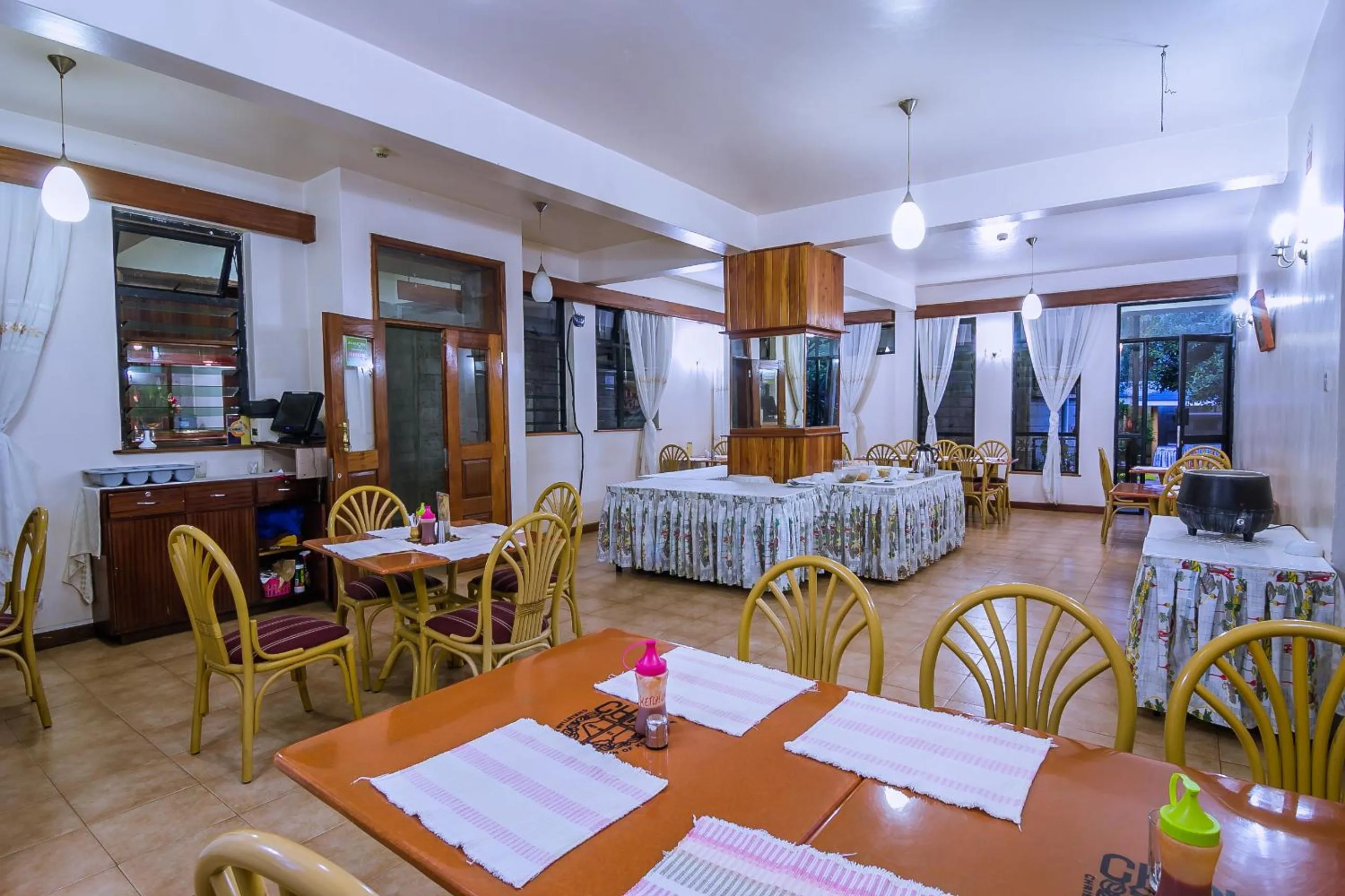Restaurant/places to eat in Chak Guesthouse & Conference Center