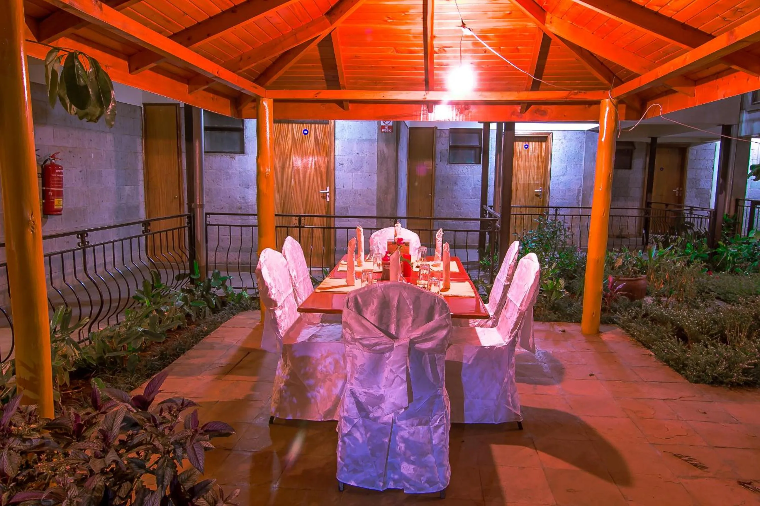 Restaurant/places to eat in Chak Guesthouse & Conference Center