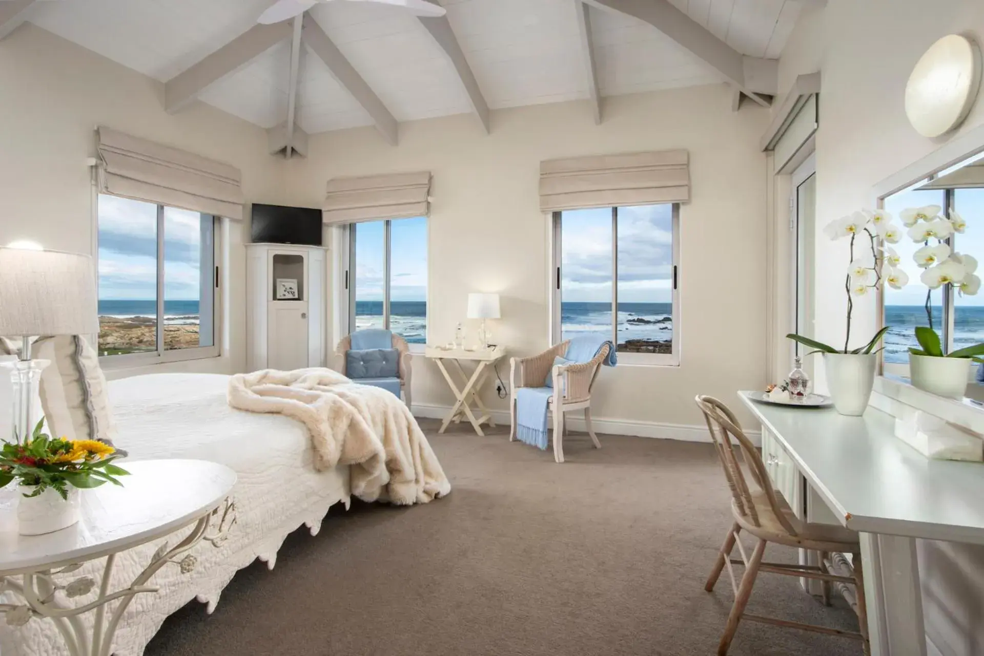 Honeymoon Suite with Sea view - single occupancy in 138 Marine Beachfront Guesthouse Honeymoon Suite with Sea view - single occupancy in 138 Marine Beachfront Guesthouse