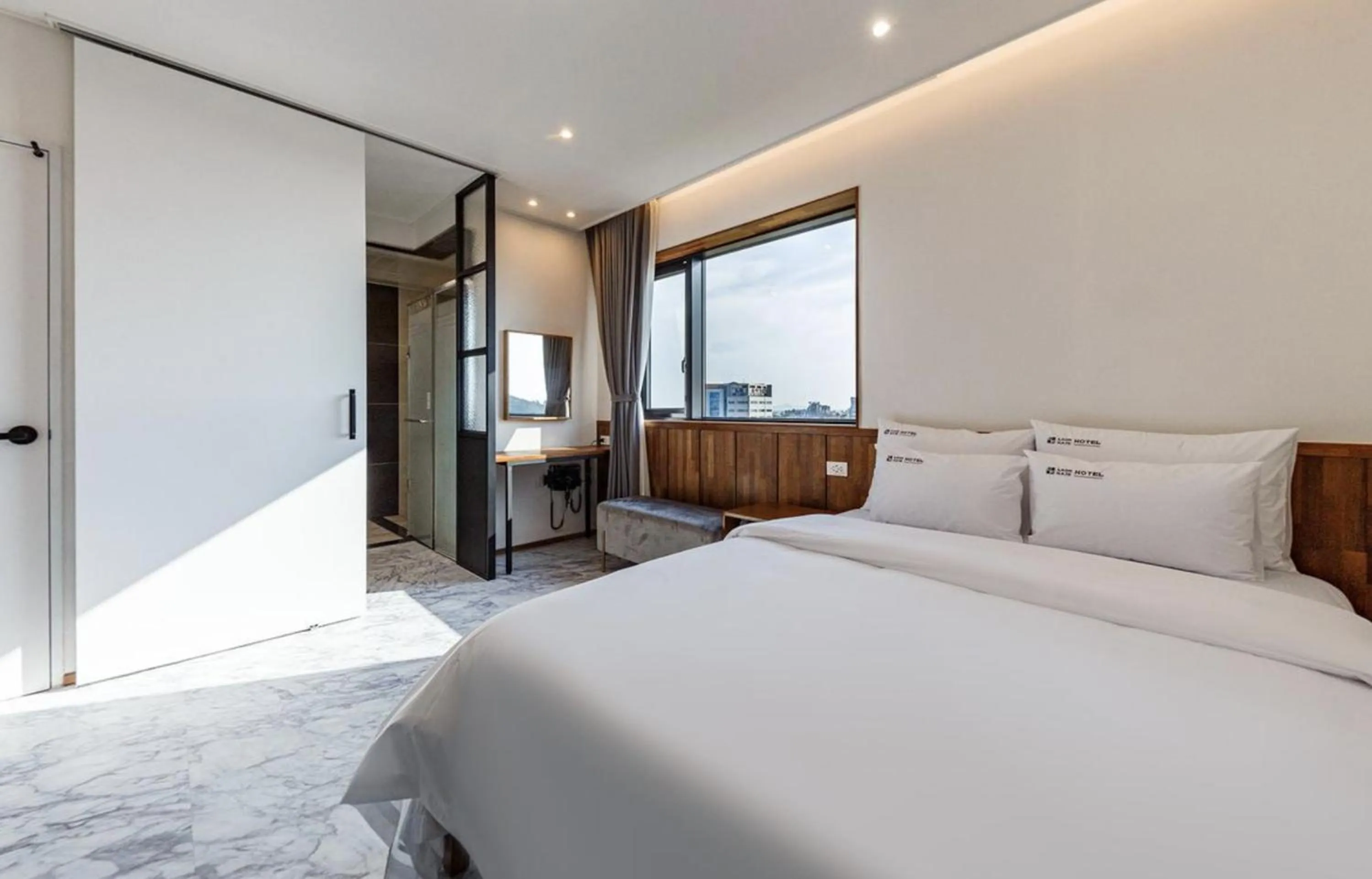 Bed in Gunsan LAONHAJE