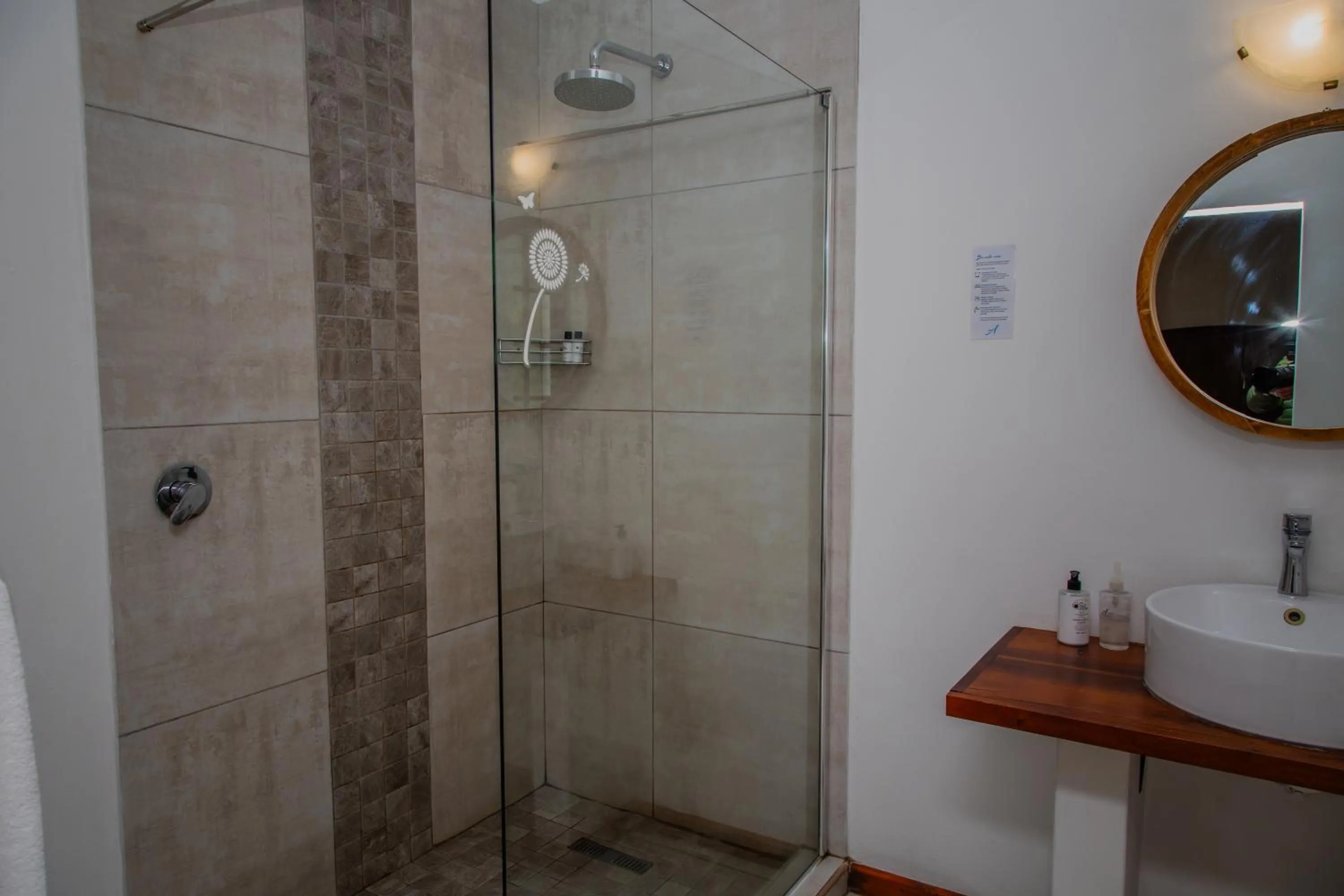 Shower in Aan de Oever Guesthouse