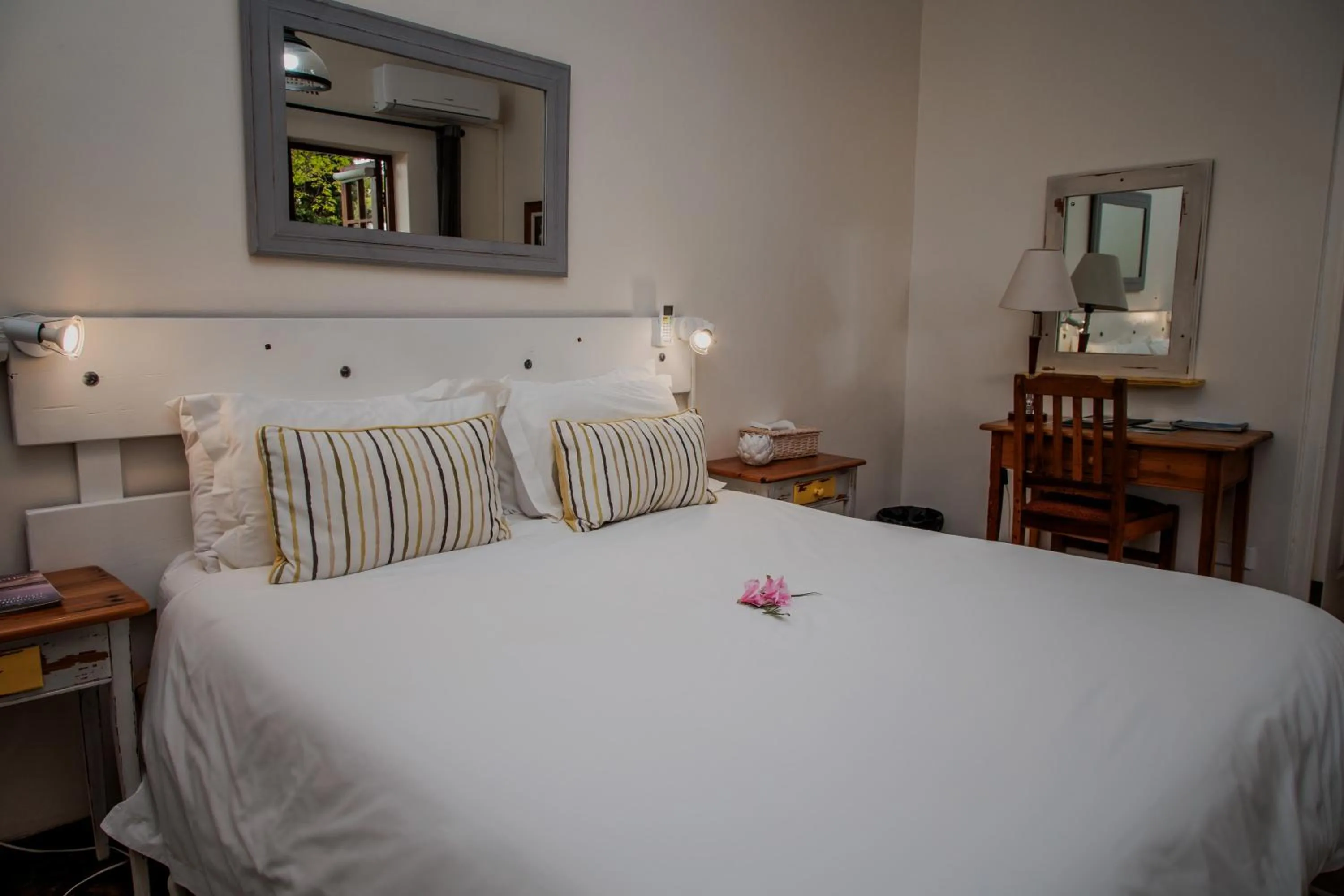 Bed in Aan de Oever Guesthouse