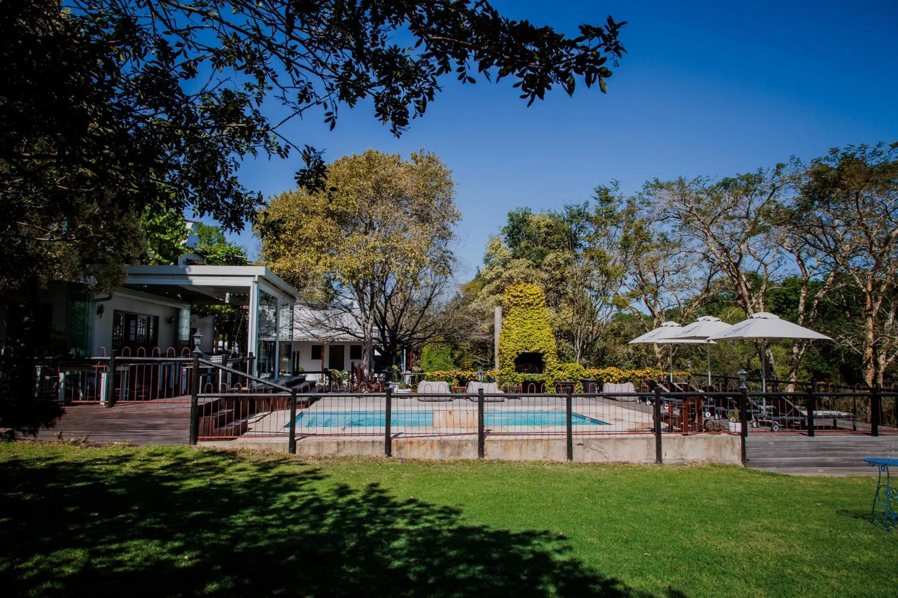Swimming pool in Aan de Oever Guesthouse