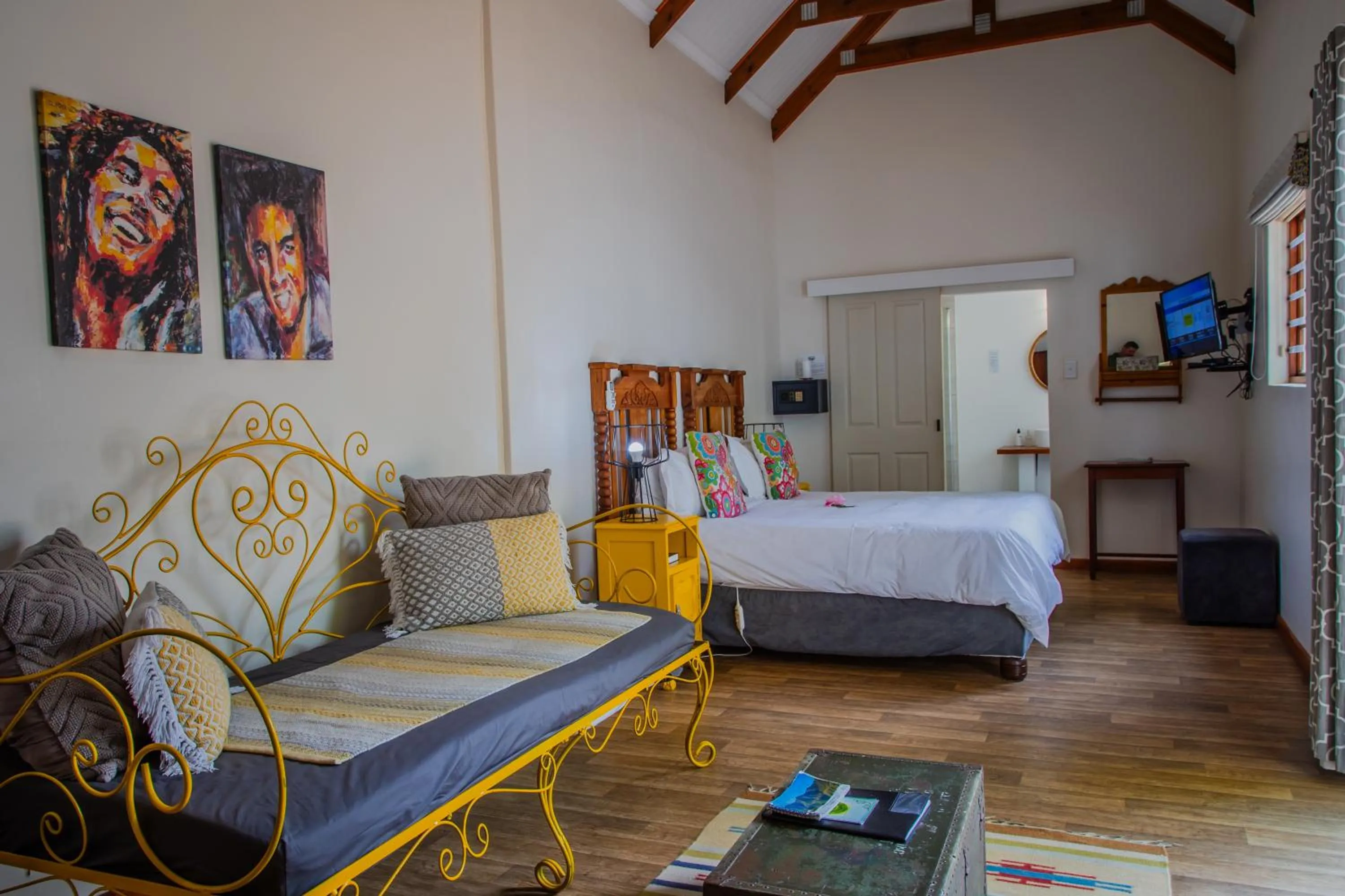 Bed in Aan de Oever Guesthouse