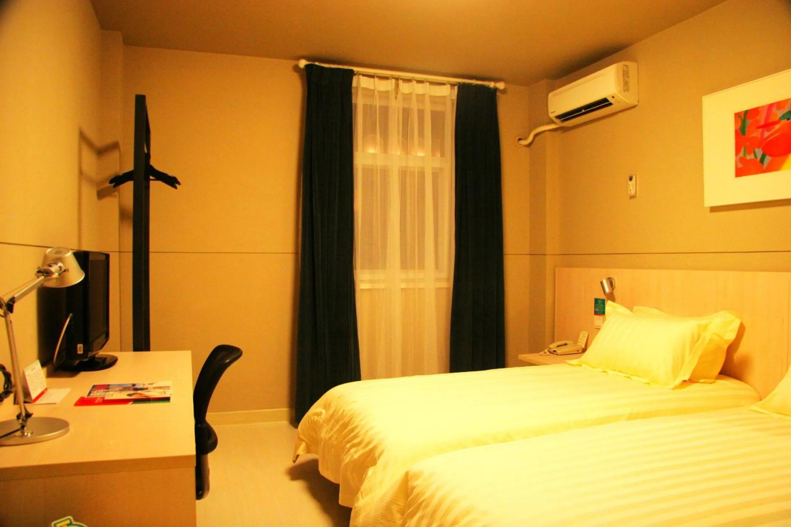 Bed in Jinjiang Inn Luoyang Wangcheng Park