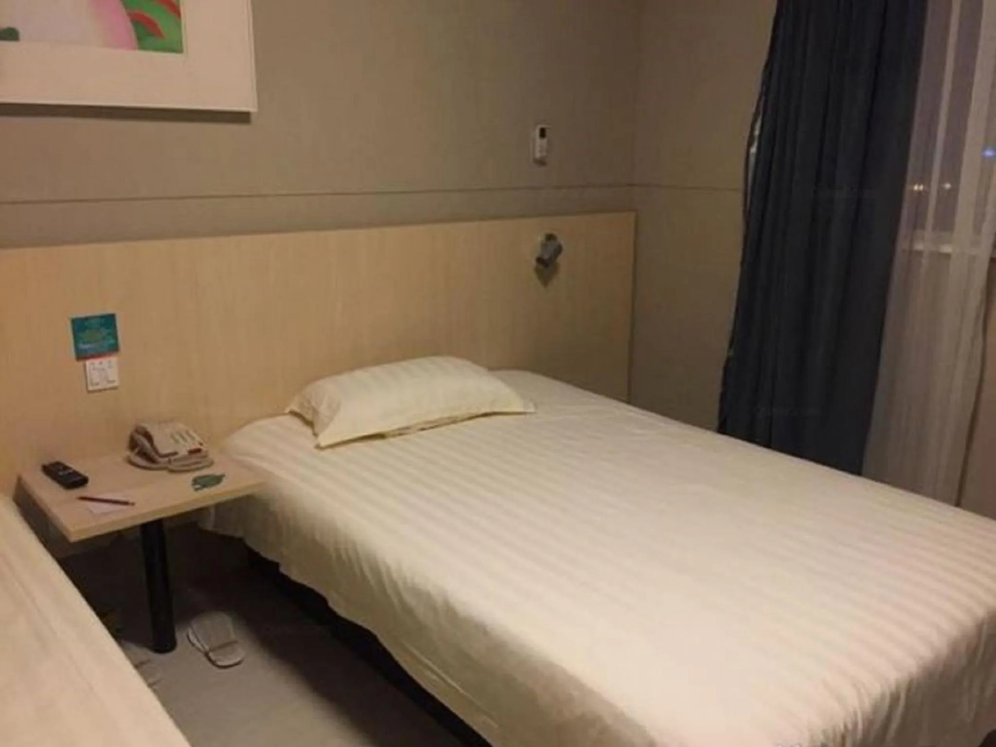 Bedroom, Bed in Jinjiang Inn Beihai Beibu Gulf Square