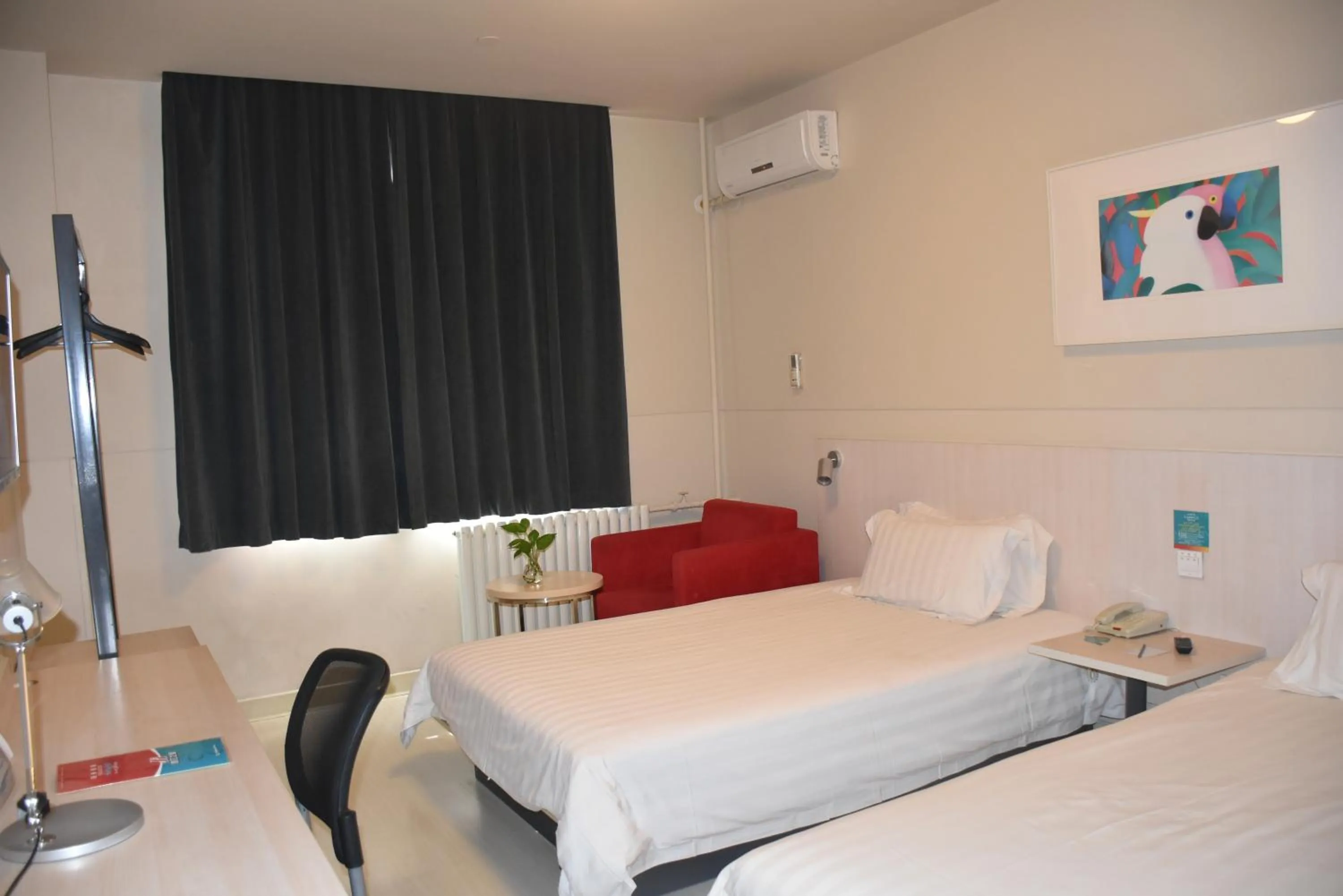 Photo of the whole room, Bed in Jinjiang Inn Beijing Fengtai East Avenue Railway Station