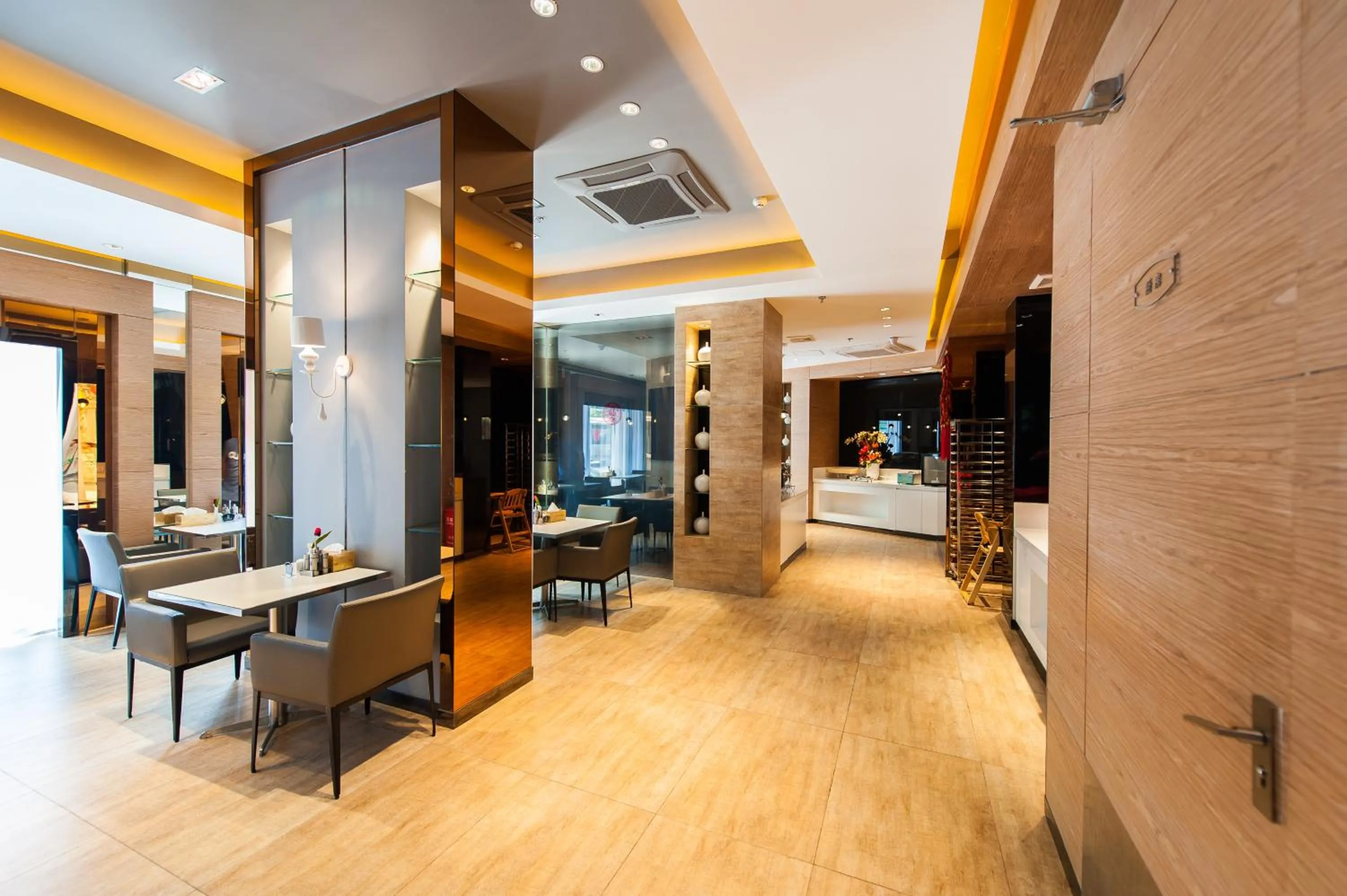 Restaurant/places to eat in Jinjiang Inn Wuhan Zhonghua Road Hubu Alley