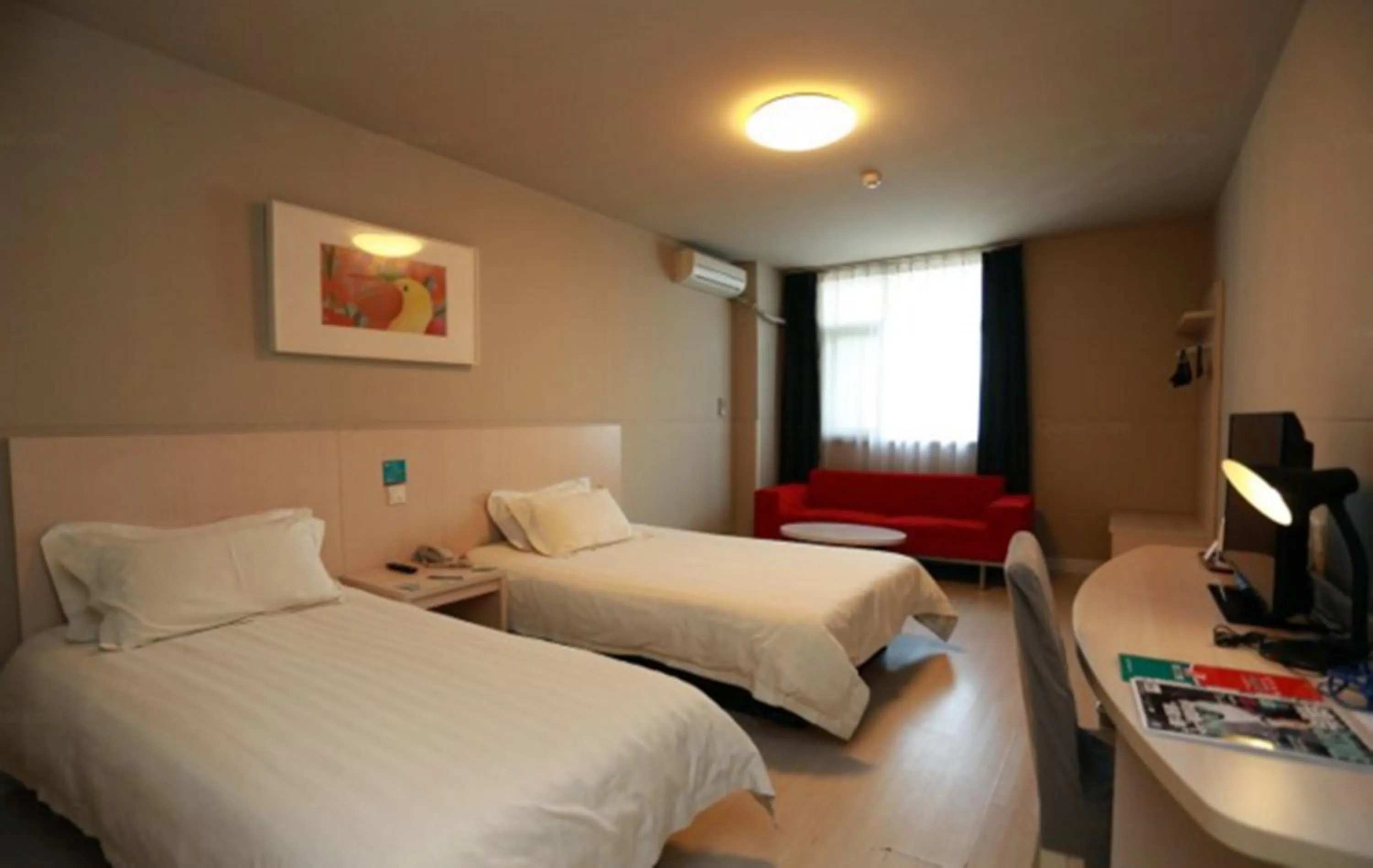 Photo of the whole room, Bed in Jinjiang Inn Wuhan Optical Valley Finance Habour