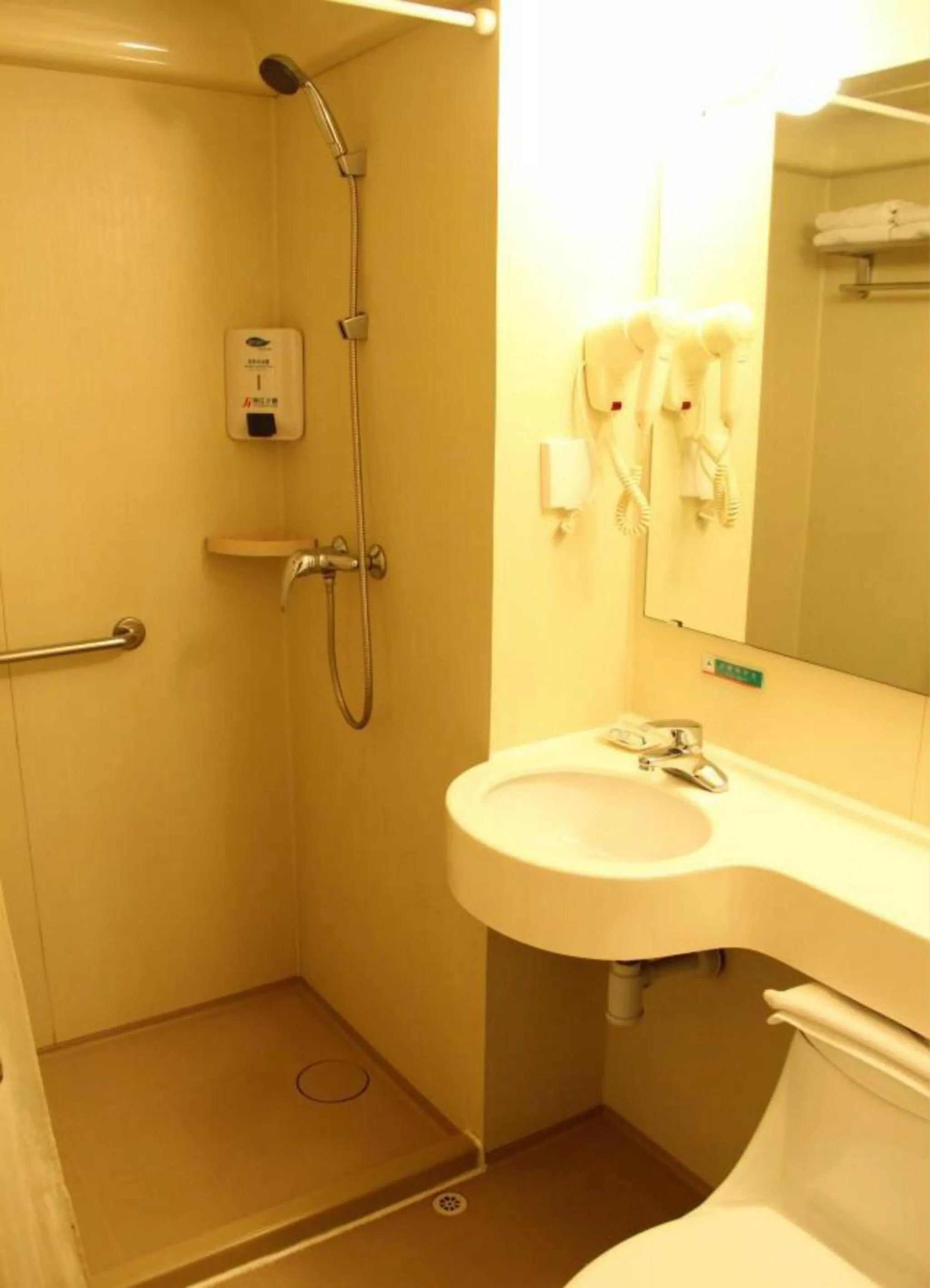 Bathroom in Jinjiang Inn Shenyang North Railway Station Huigong Square