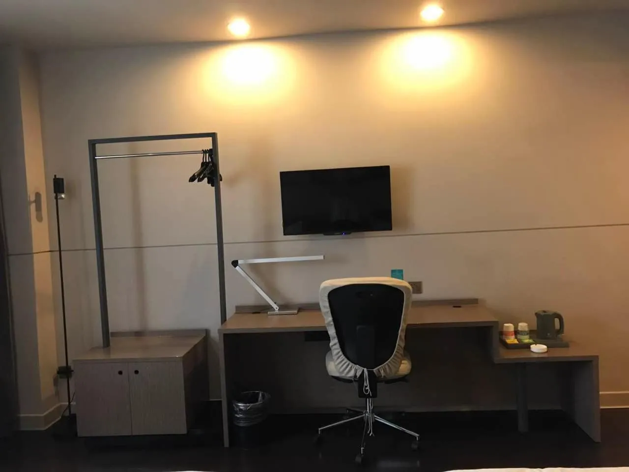 Decorative detail, TV/Entertainment Center in Jinjiang Inn Select Tianjin Tanggu Metro Station Zhongxin North Road