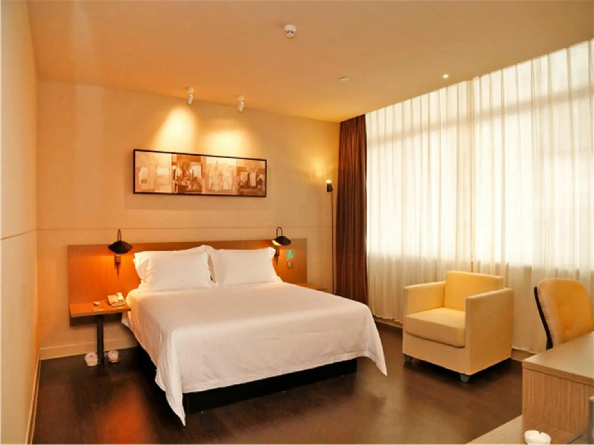 Decorative detail, Bed in Jinjiang Inn Selected Shenzhen Huanggang Port Huangcheng Plaza