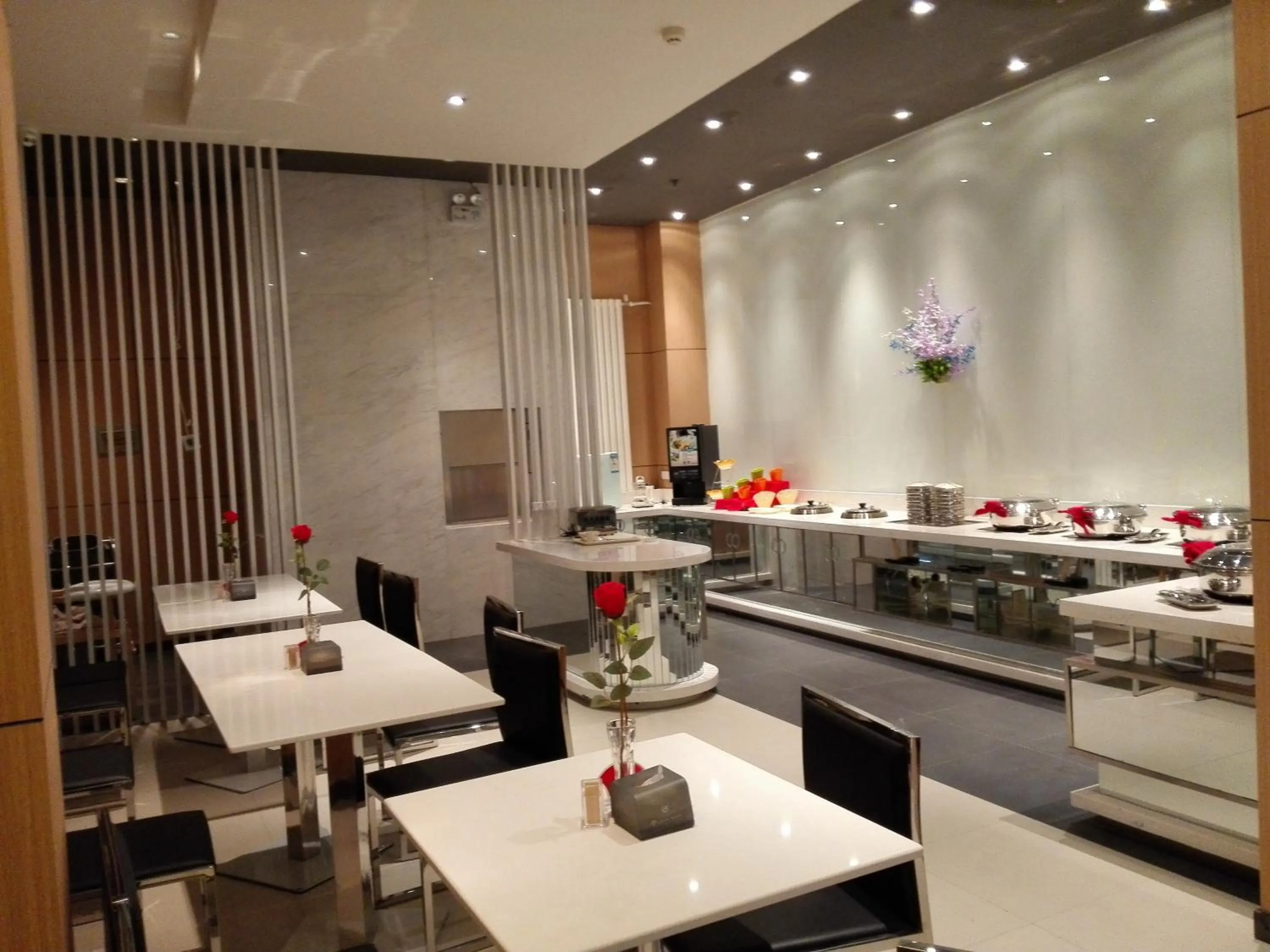 Restaurant/places to eat in Jinjiang Inn Xi'ning Wanda Plaza