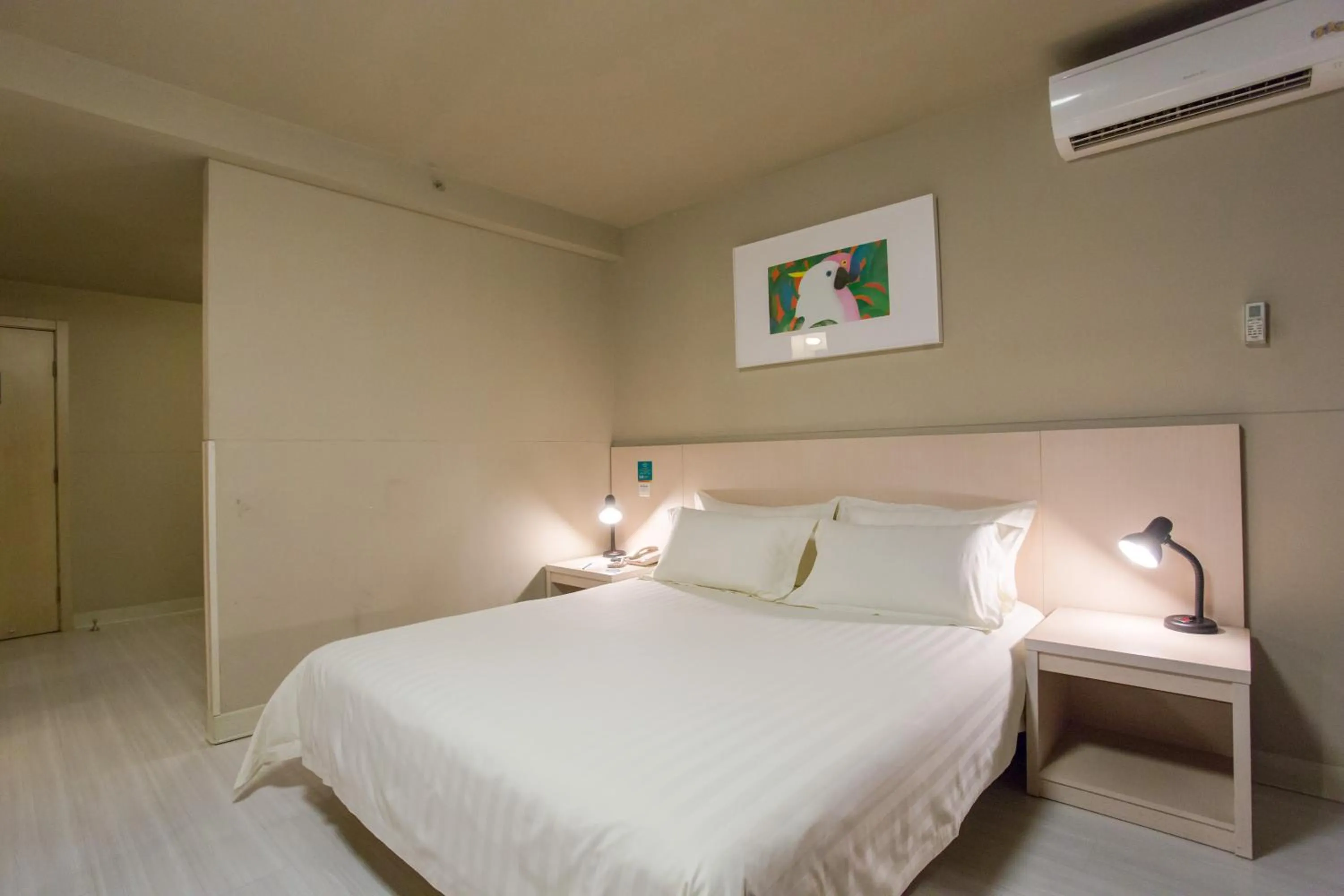 Bedroom, Bed in Jinjiang Inn Beijing Olympics Park