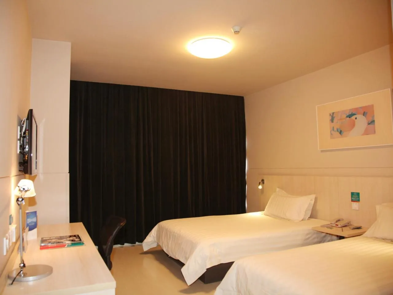 Photo of the whole room, Bed in Jinjiang Inn Jincheng Zhongyuan Street