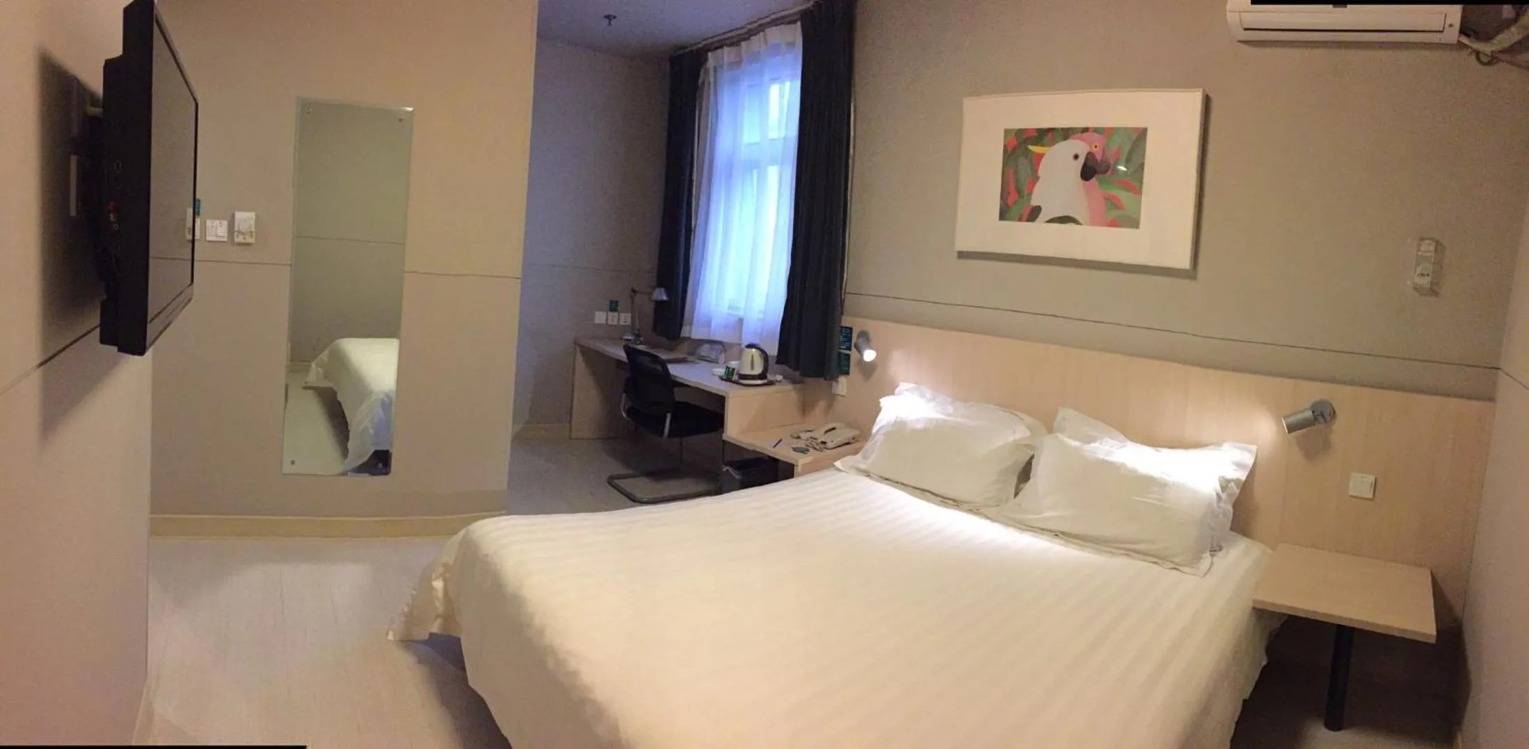 Photo of the whole room, Bed in Jinjiang Inn Changzhi Bayi Square