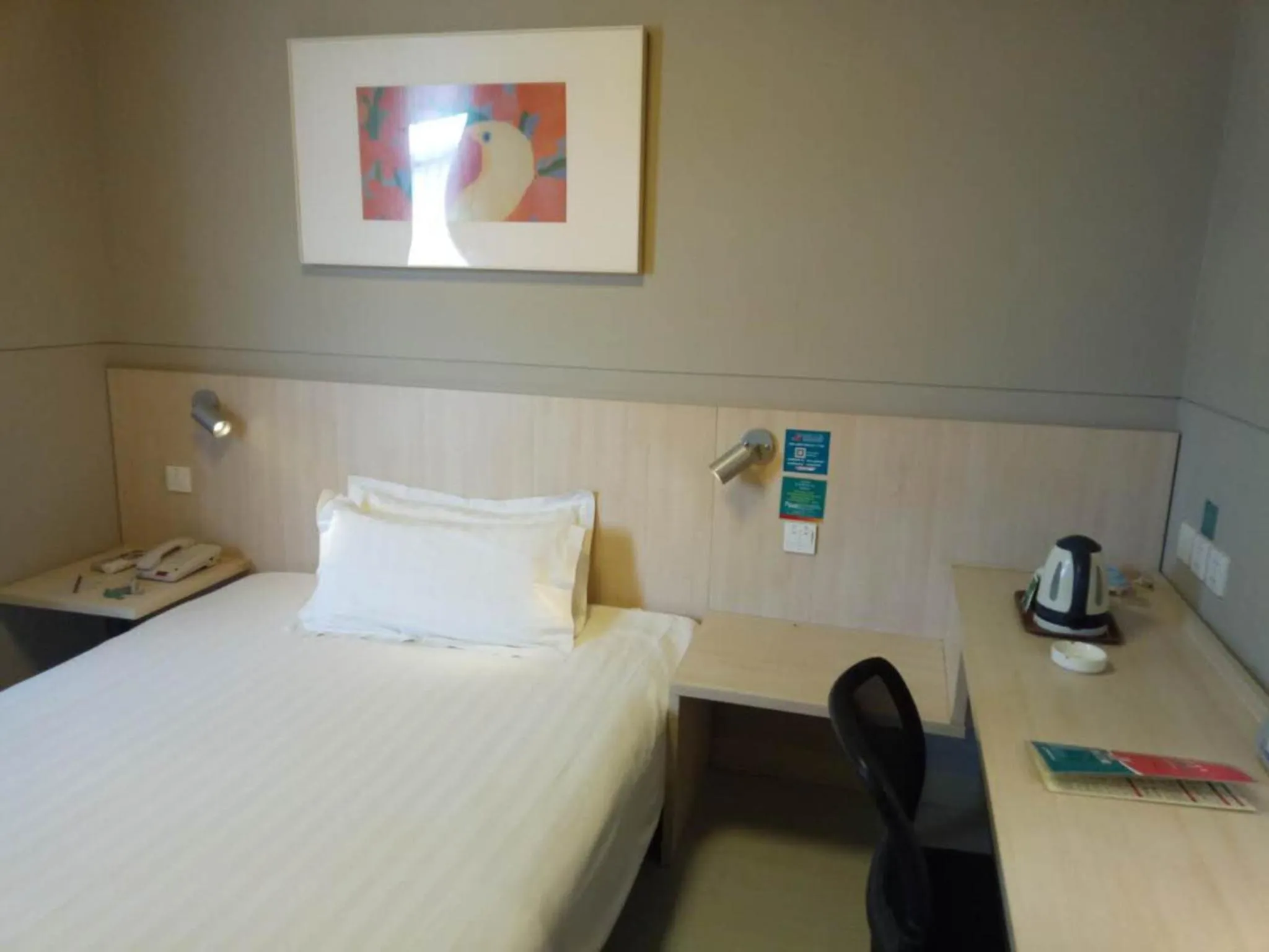 Photo of the whole room, Bed in Jinjiang Inn Changzhi Bayi Square