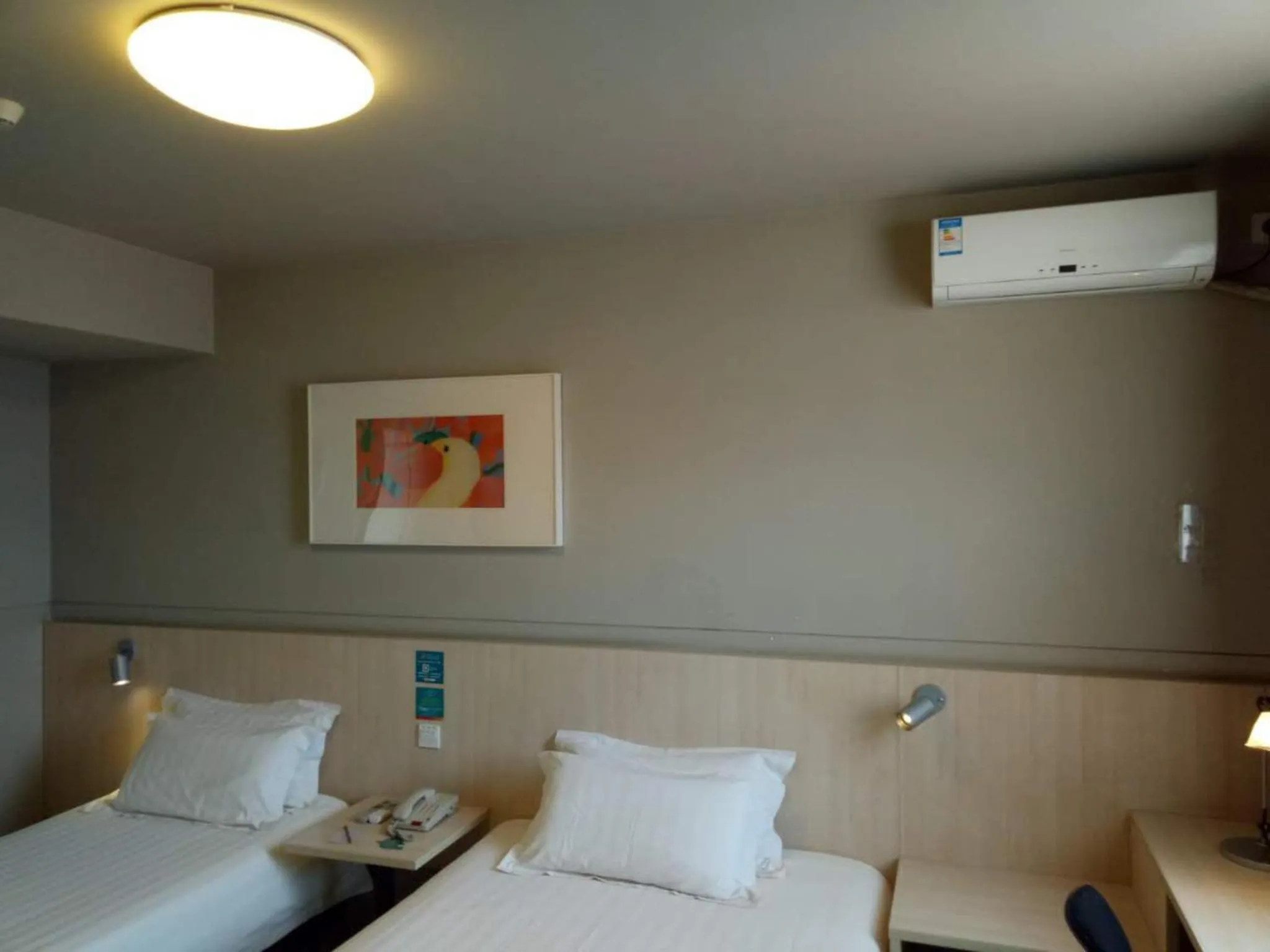 Photo of the whole room, Bed in Jinjiang Inn Changzhi Bayi Square