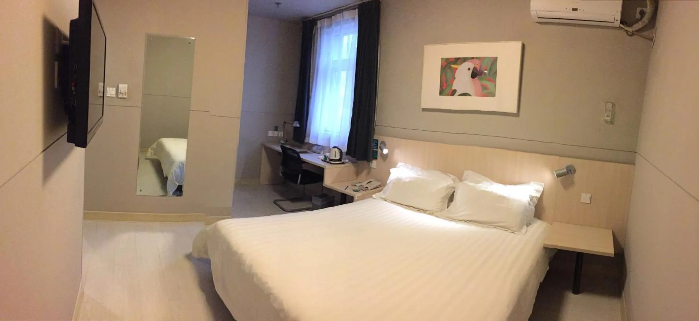 Photo of the whole room, Bed in Jinjiang Inn Changzhi Bayi Square