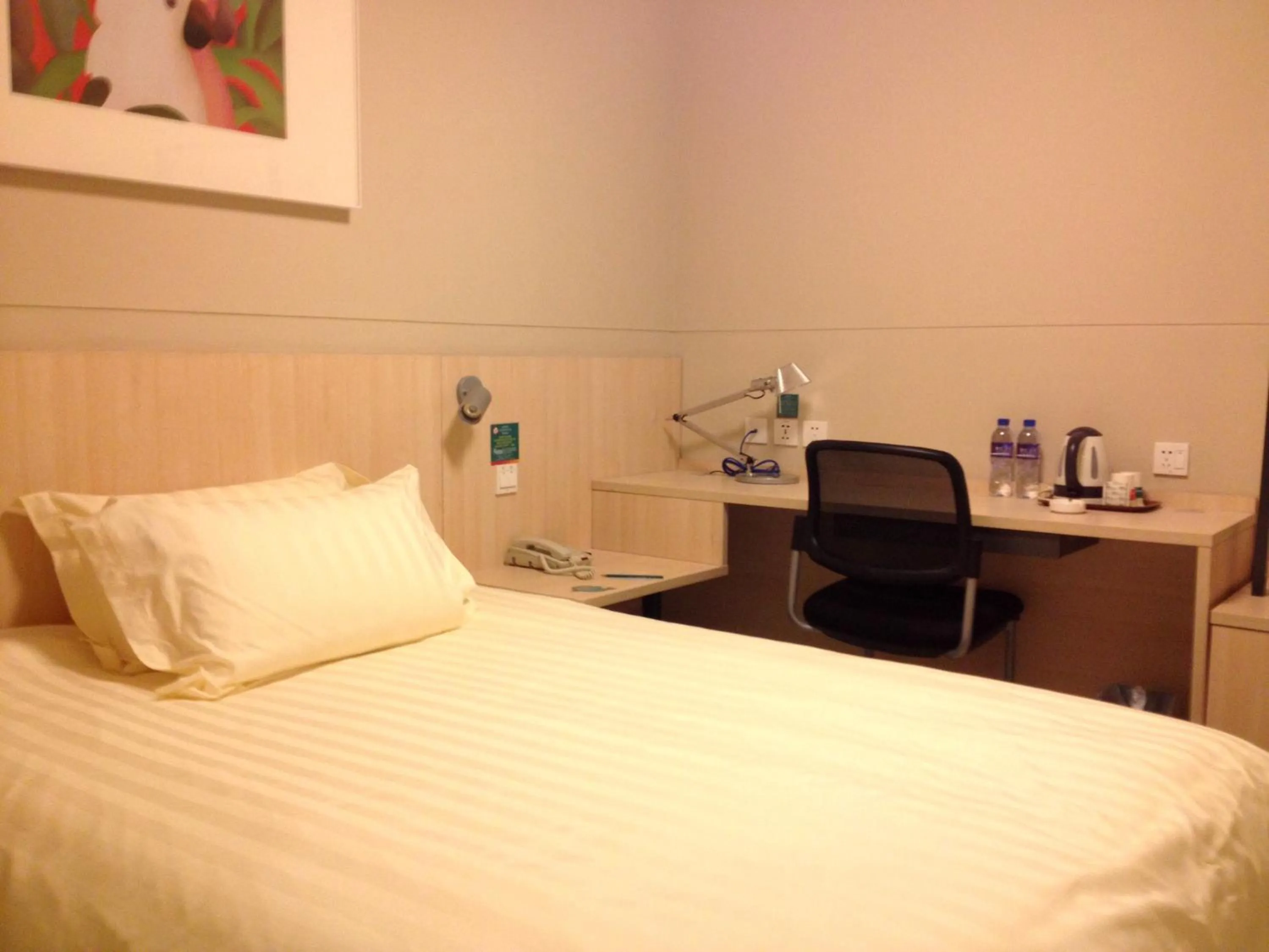 Photo of the whole room, Bed in Jinjiang Inn Dalian Lianhe Road