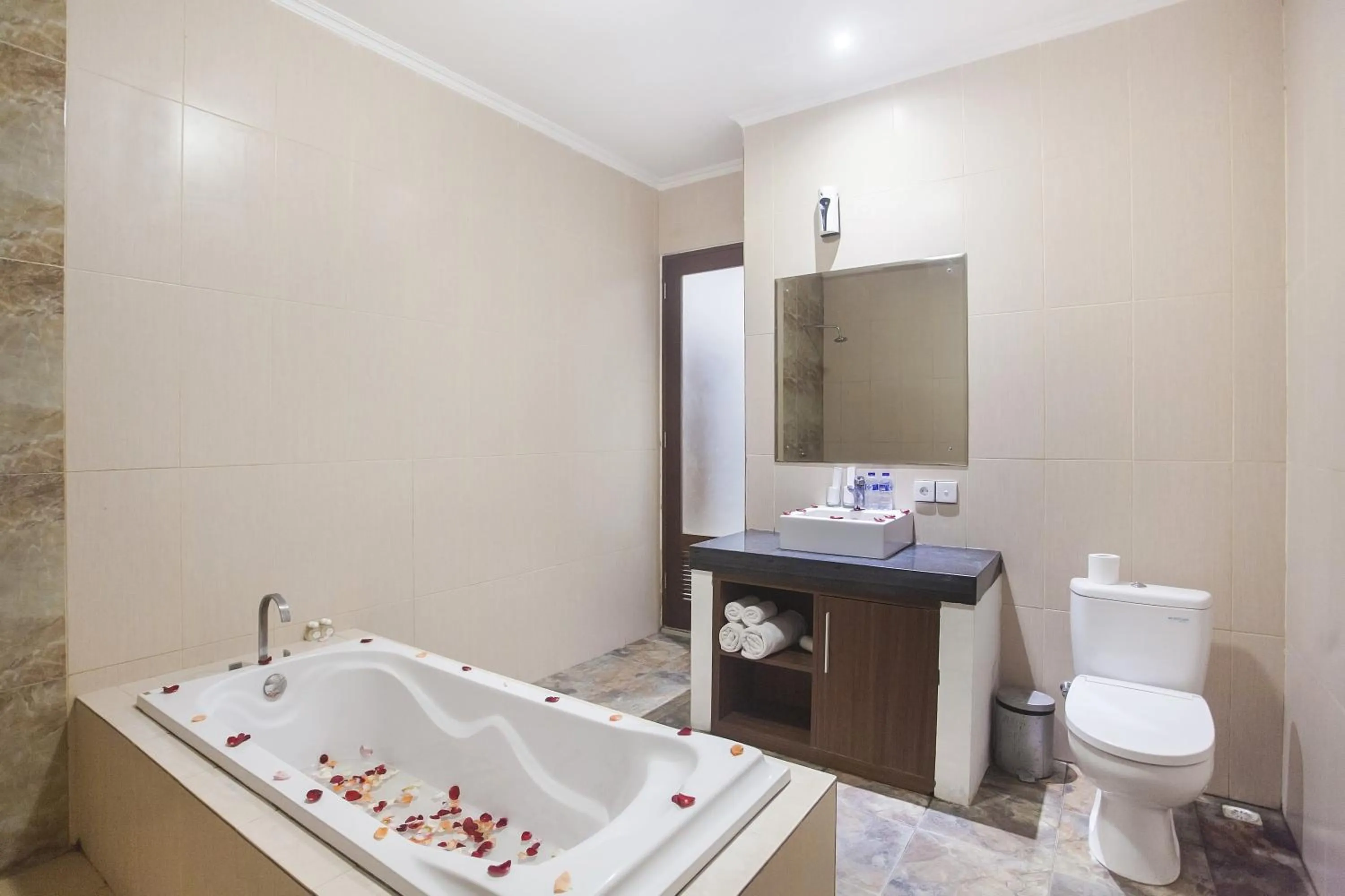 Toilet in Kubu Manggala Villas Seminyak