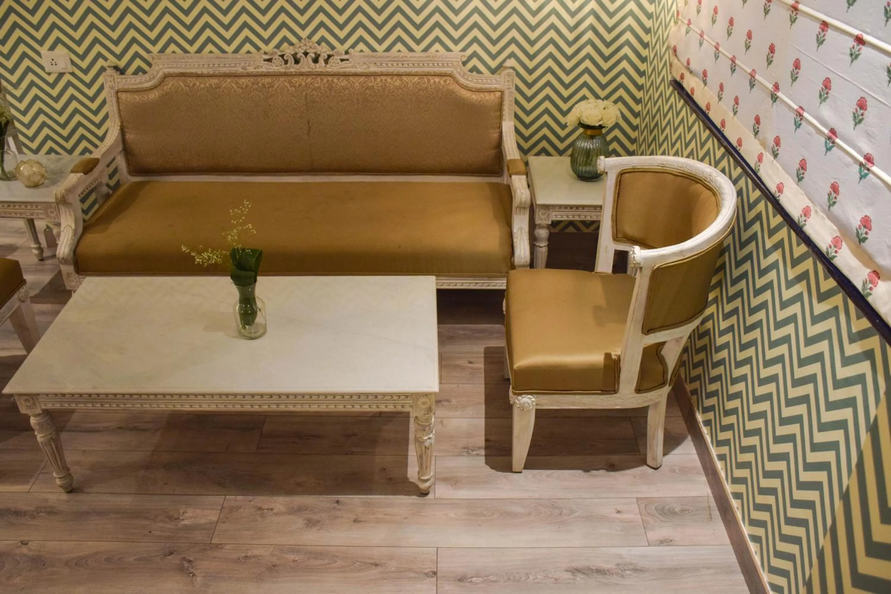 Restaurant/places to eat in Pandya Niwas