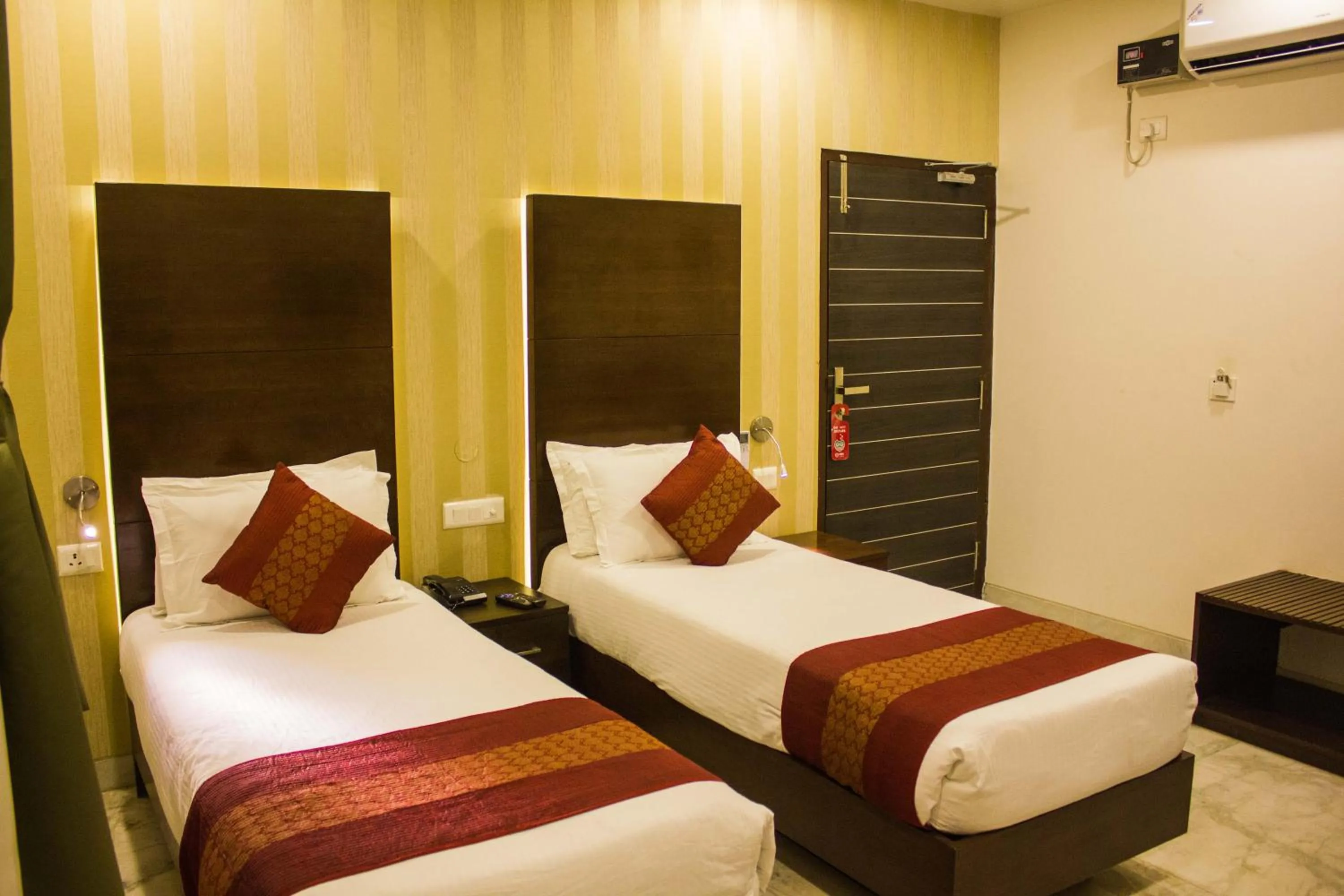 Photo of the whole room, Bed in Pandya Niwas