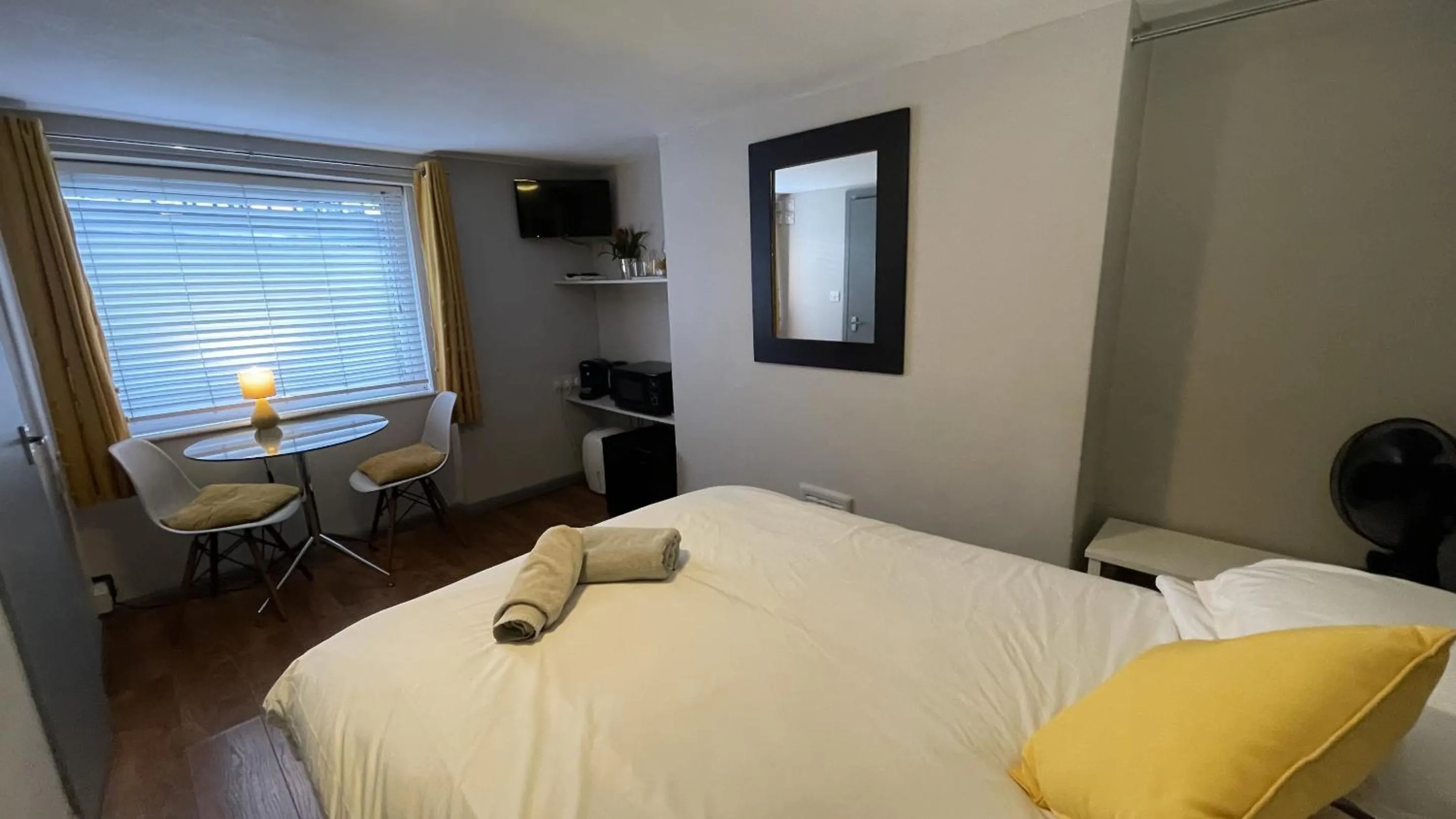 Bedroom, Bed in EI8HT Brighton Guest Accommodation