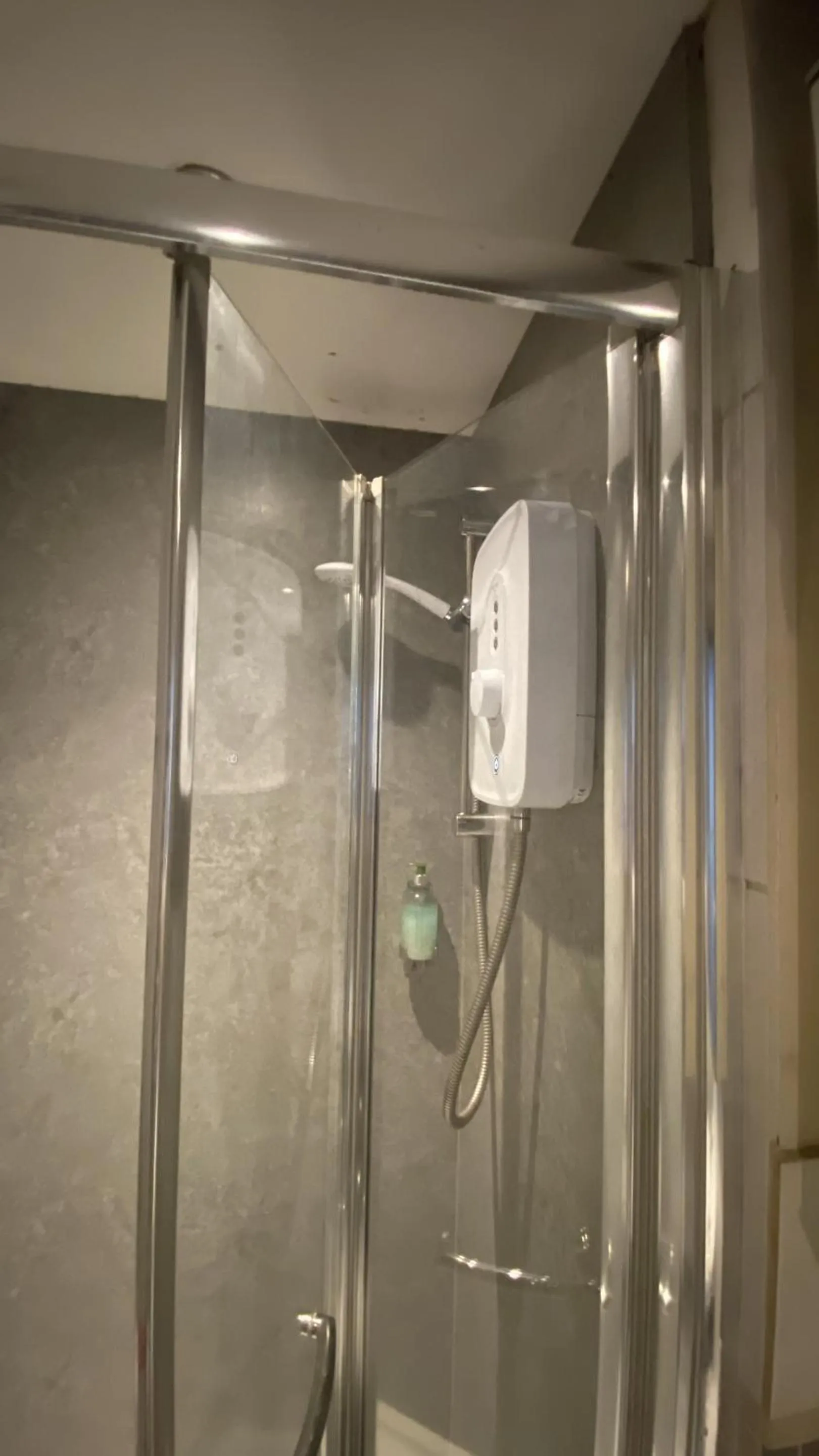 Bathroom in EI8HT Brighton Guest Accommodation