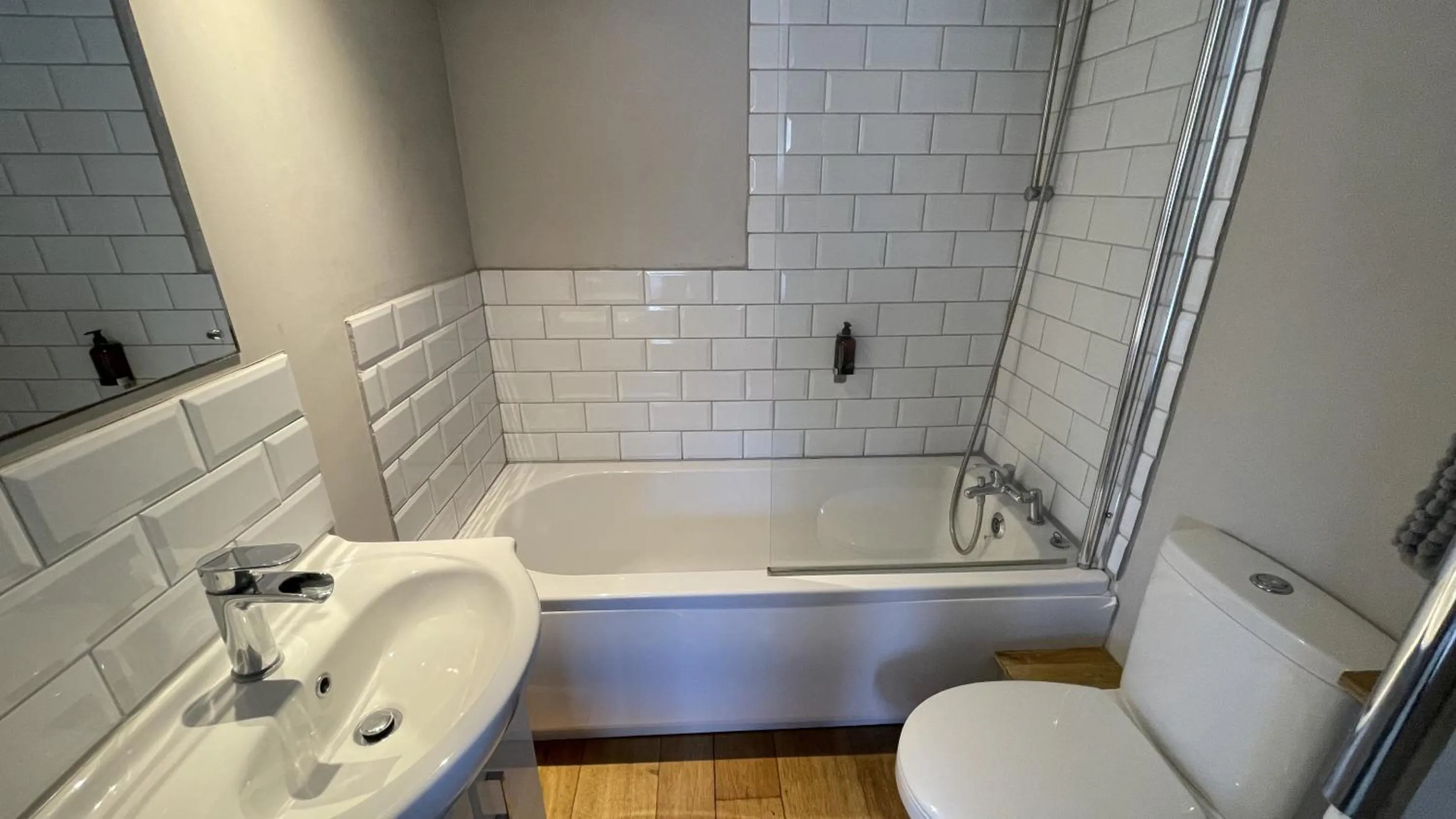 Bathroom in EI8HT Brighton Guest Accommodation