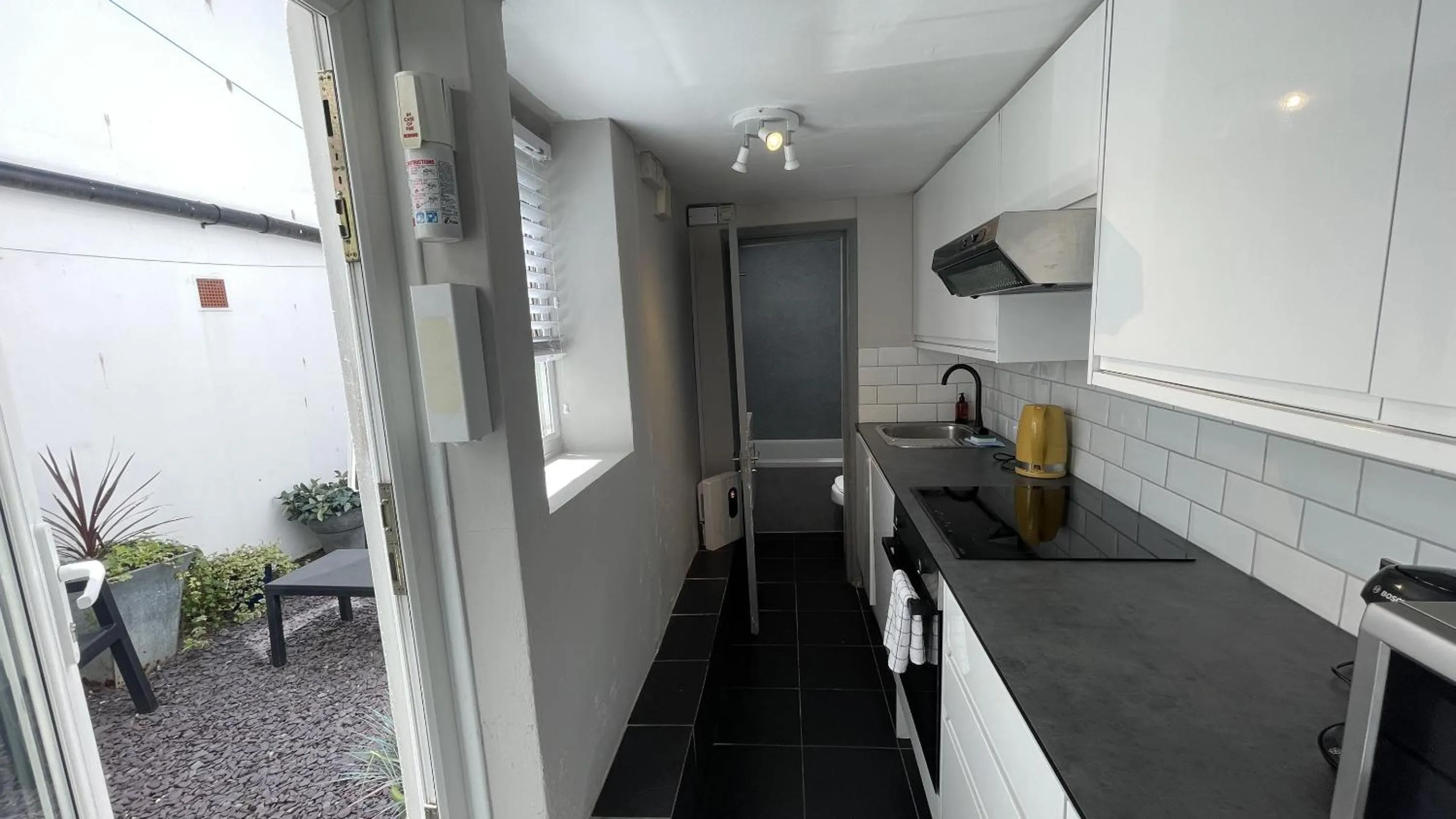 Kitchen or kitchenette in EI8HT Brighton Guest Accommodation