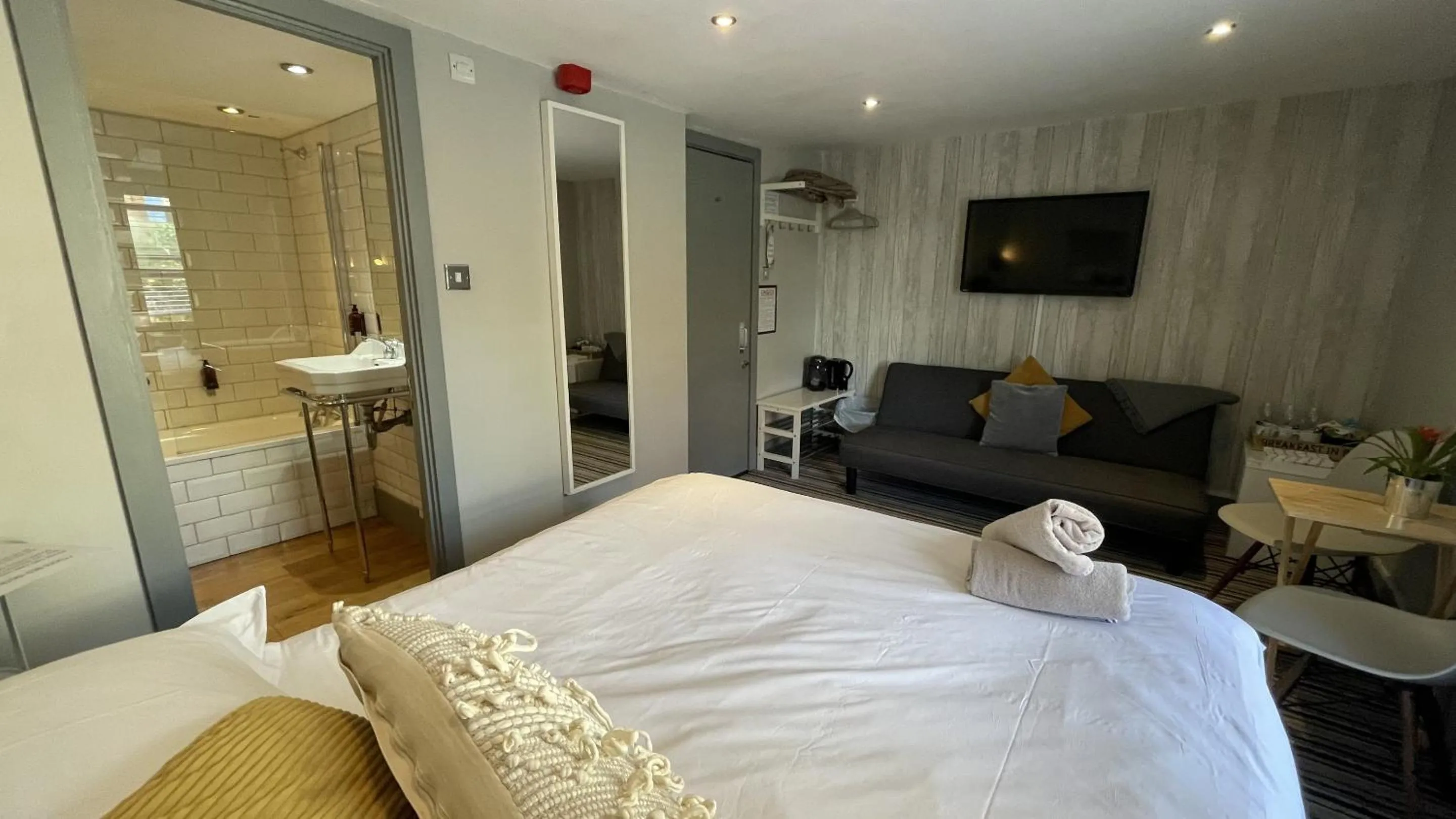 Bedroom, Bed in EI8HT Brighton Guest Accommodation