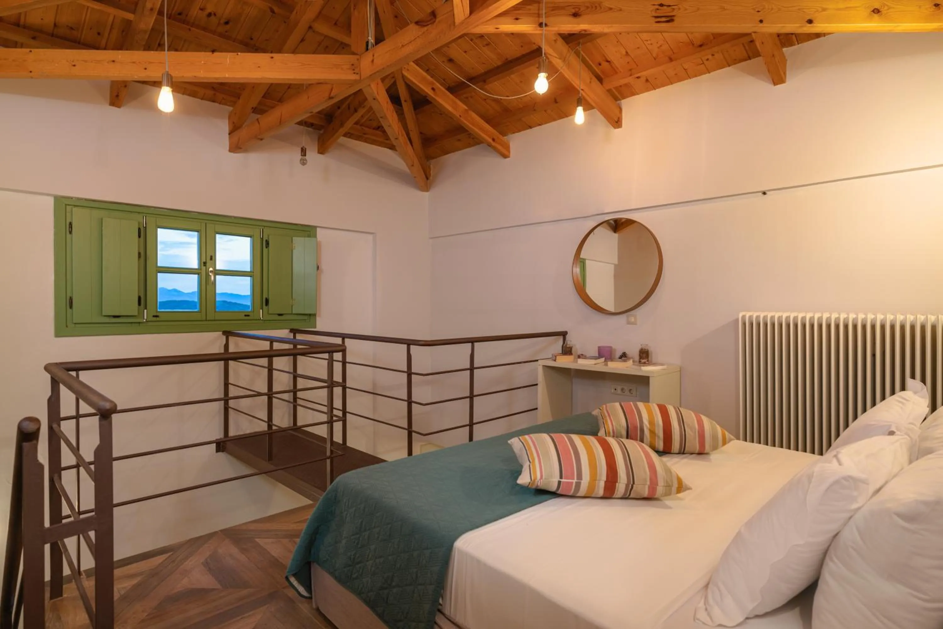 Bedroom, Bed in Foresta in Medias Mores