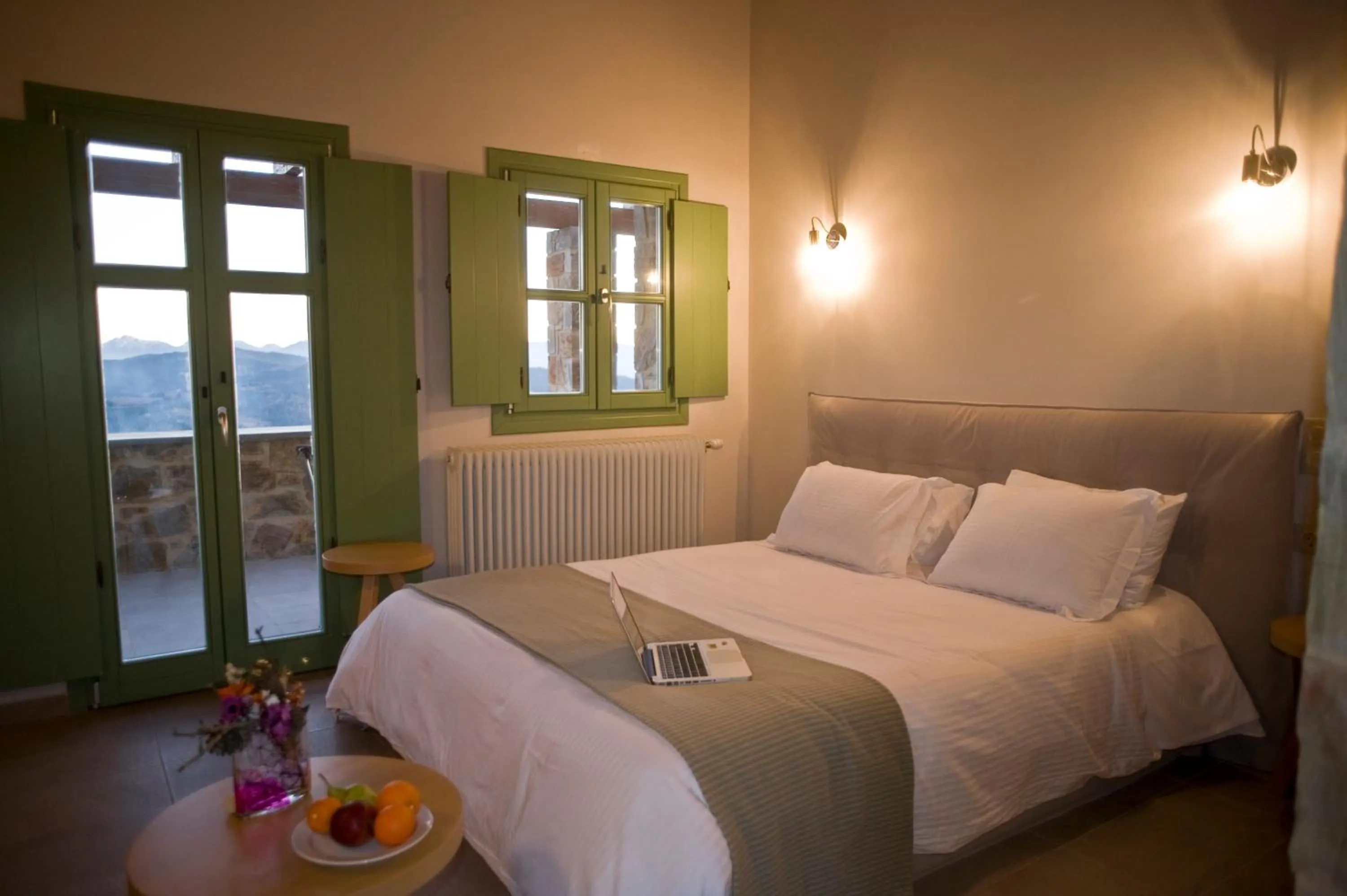 Photo of the whole room, Bed in Foresta in Medias Mores