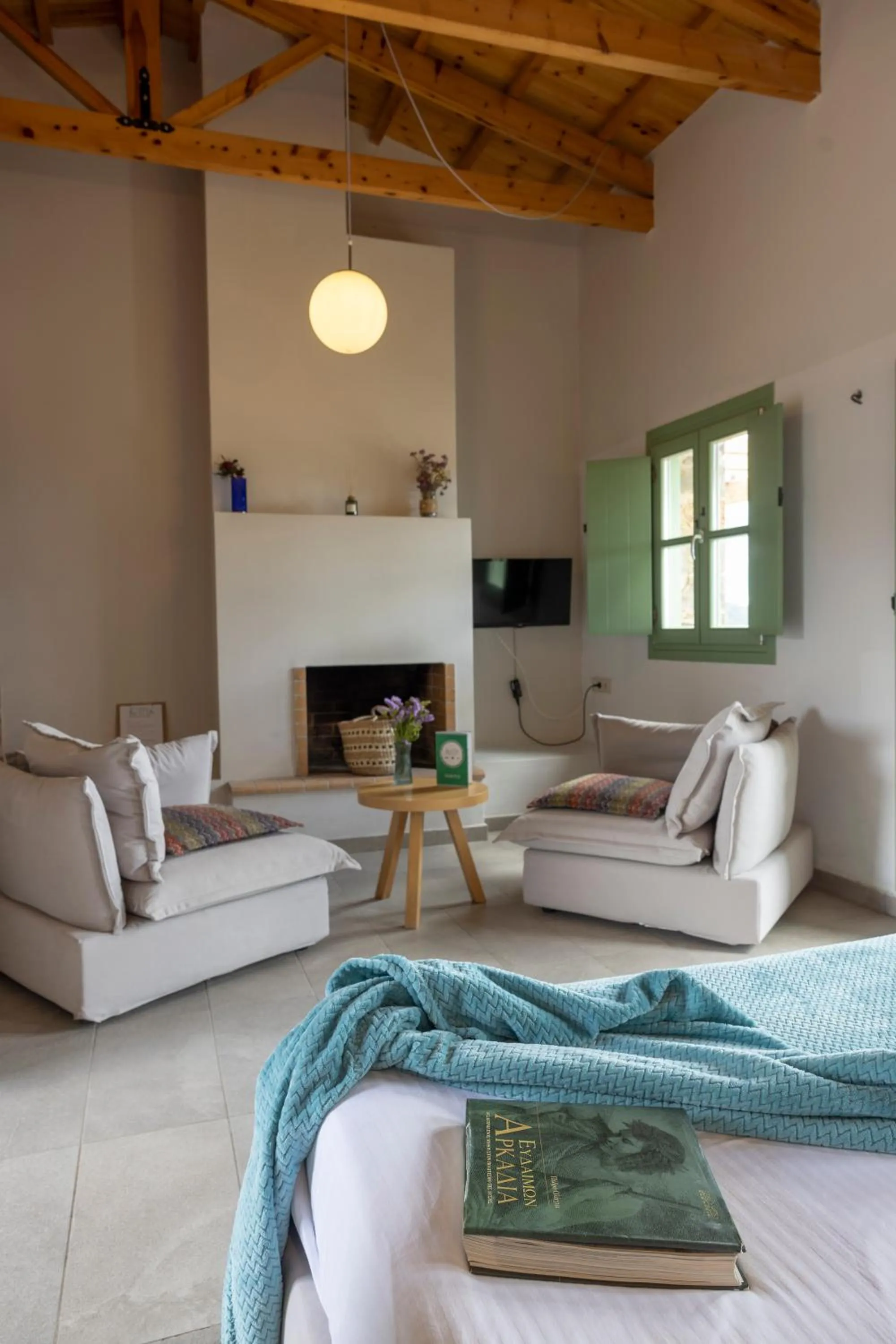 Seating area in Foresta in Medias Mores