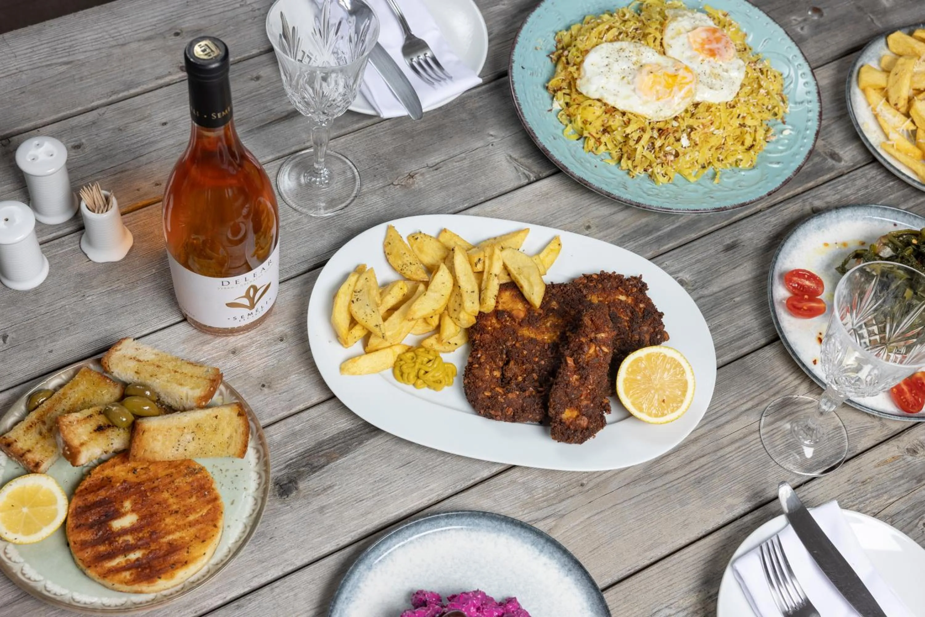 Restaurant/places to eat in Foresta in Medias Mores