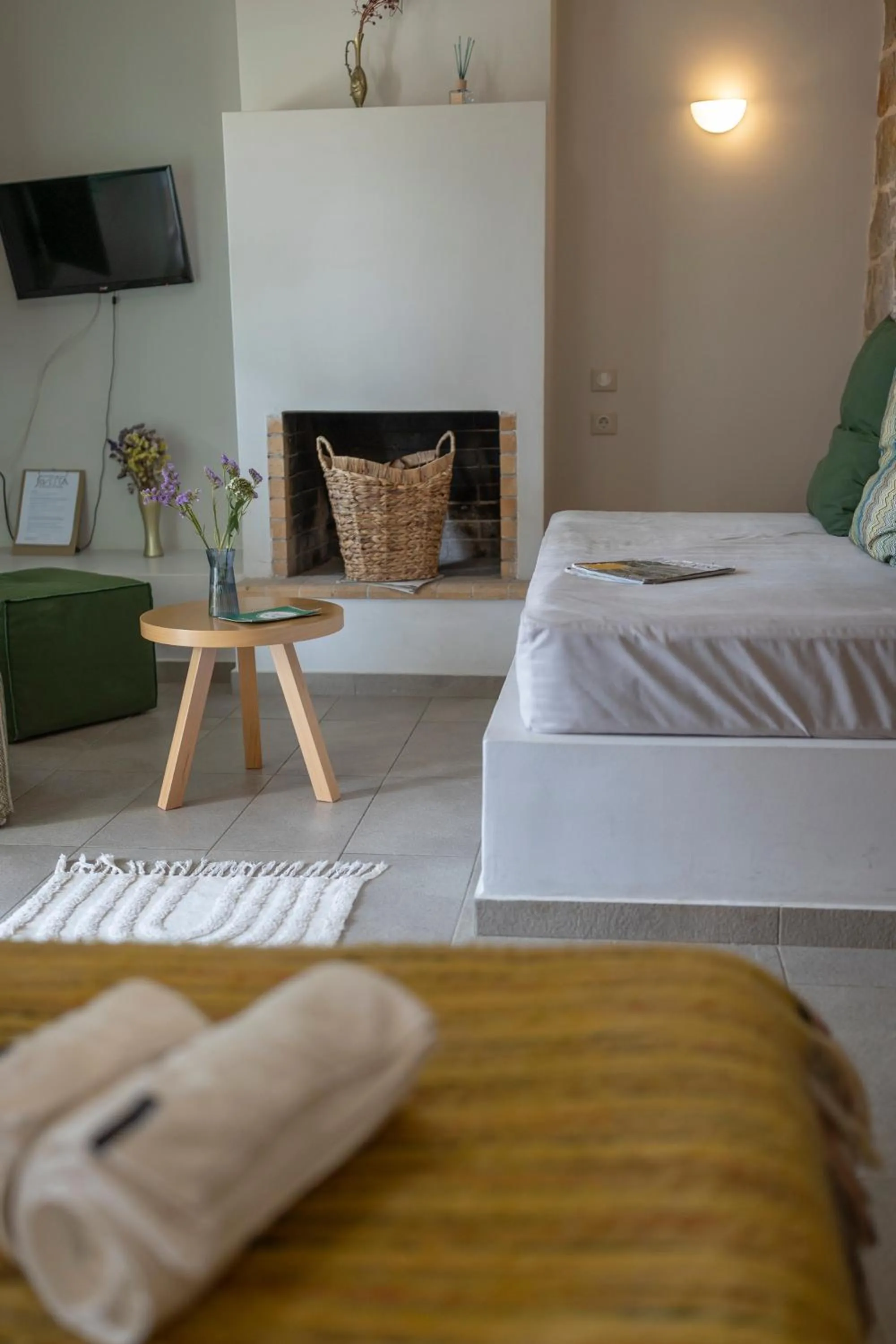 Decorative detail, Bed in Foresta in Medias Mores