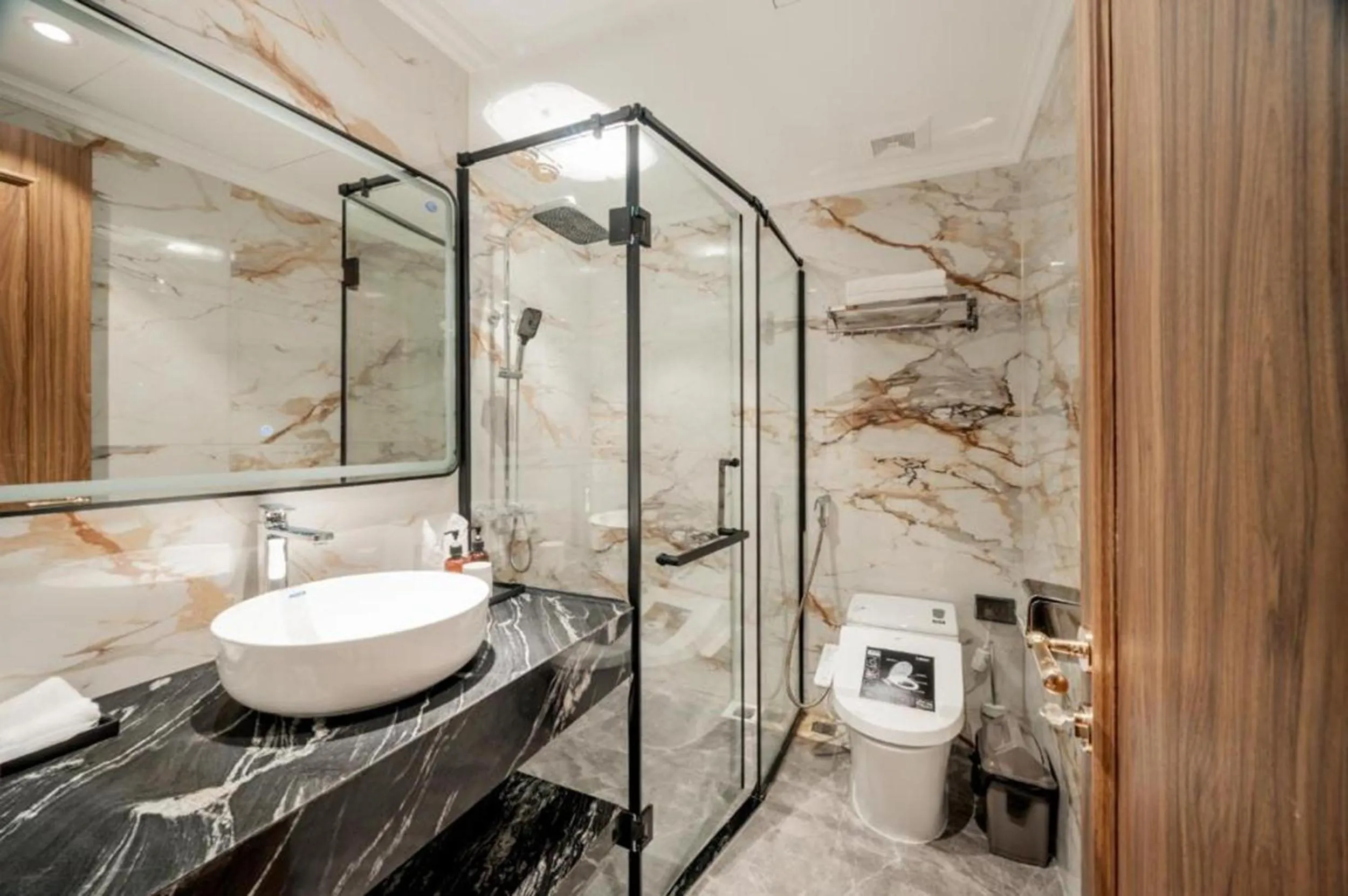 Shower in Luxe Paradise Suites Tay Ho