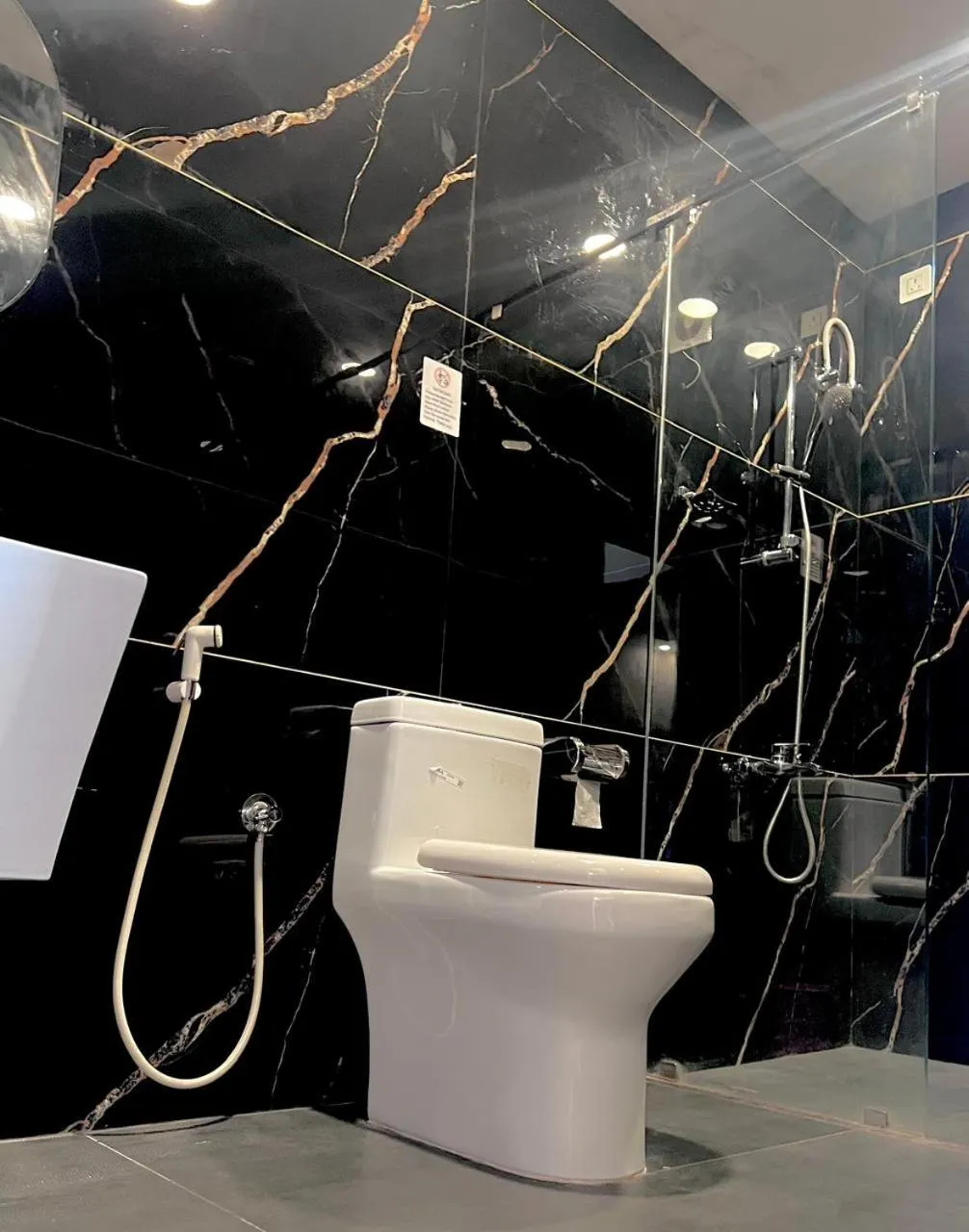 Shower in Fortkochi Beach Inn