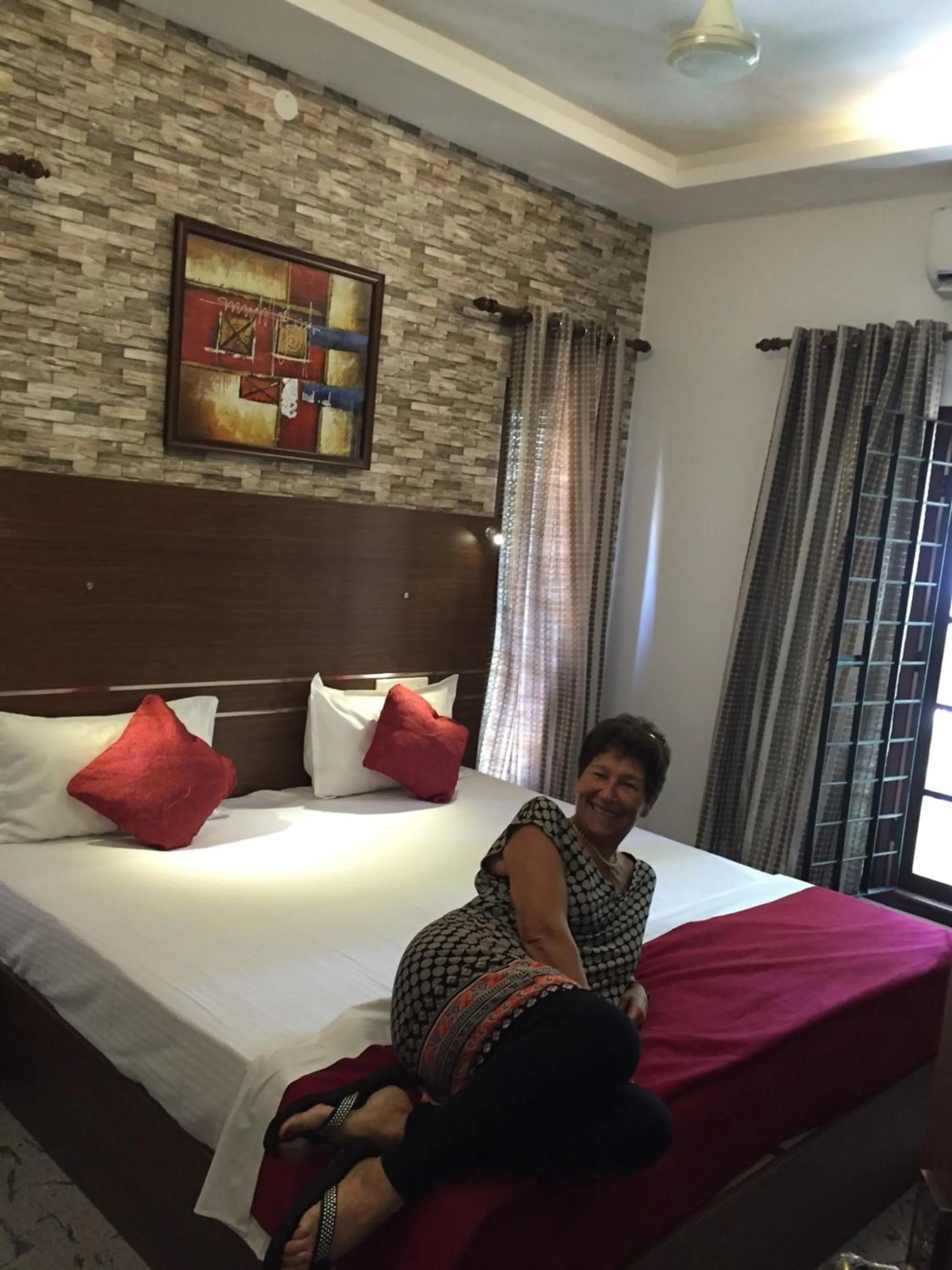 group of guests, Bed in Fortkochi Beach Inn