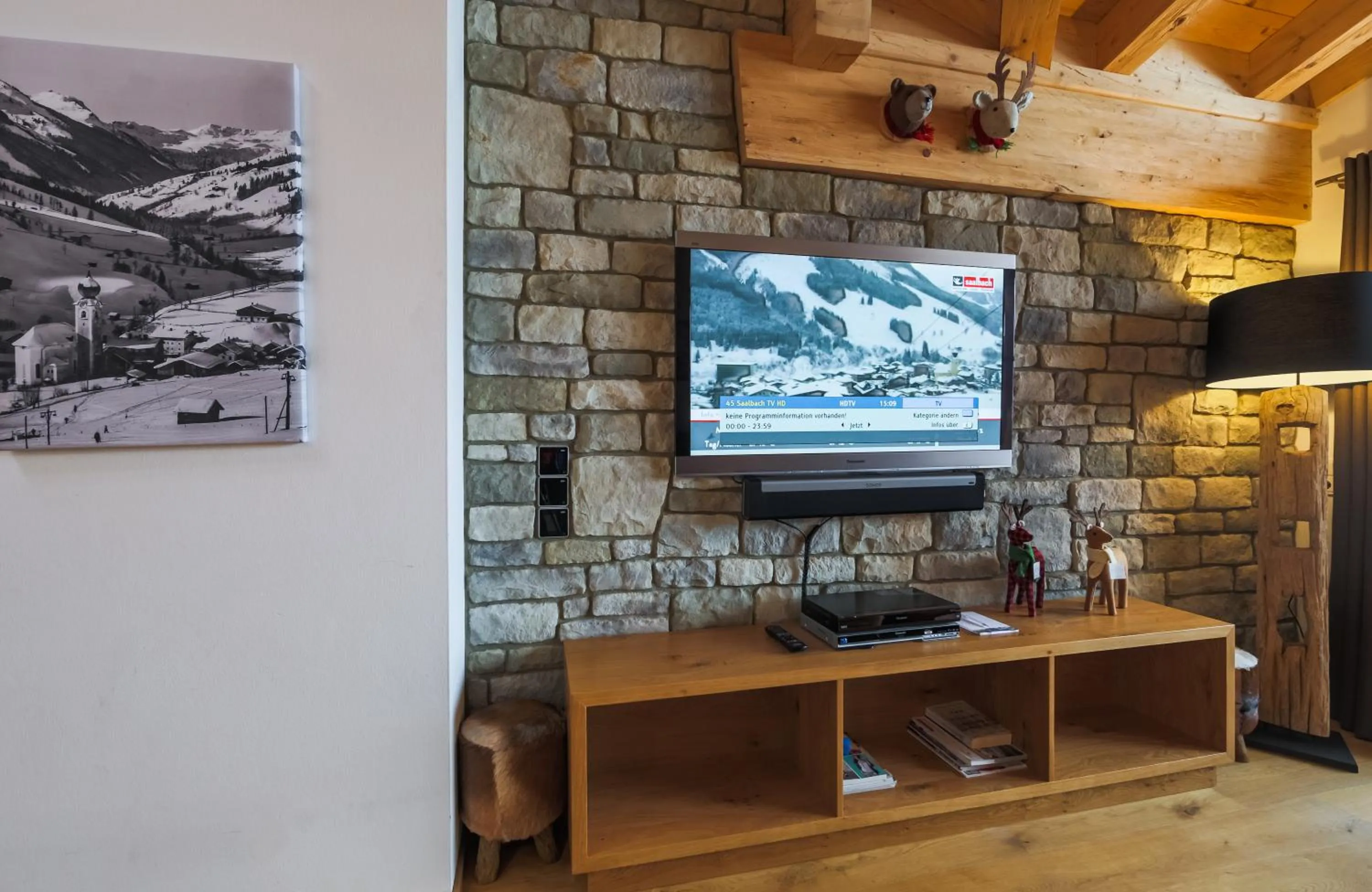 TV and multimedia in Bolodges Apartments by Alpin Rentals