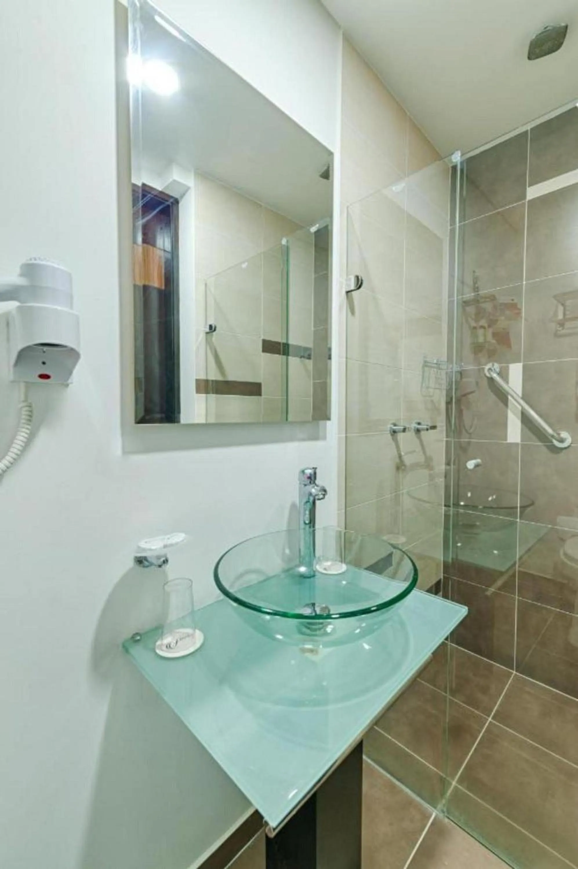 Toilet in Hotel Piaro In Suites