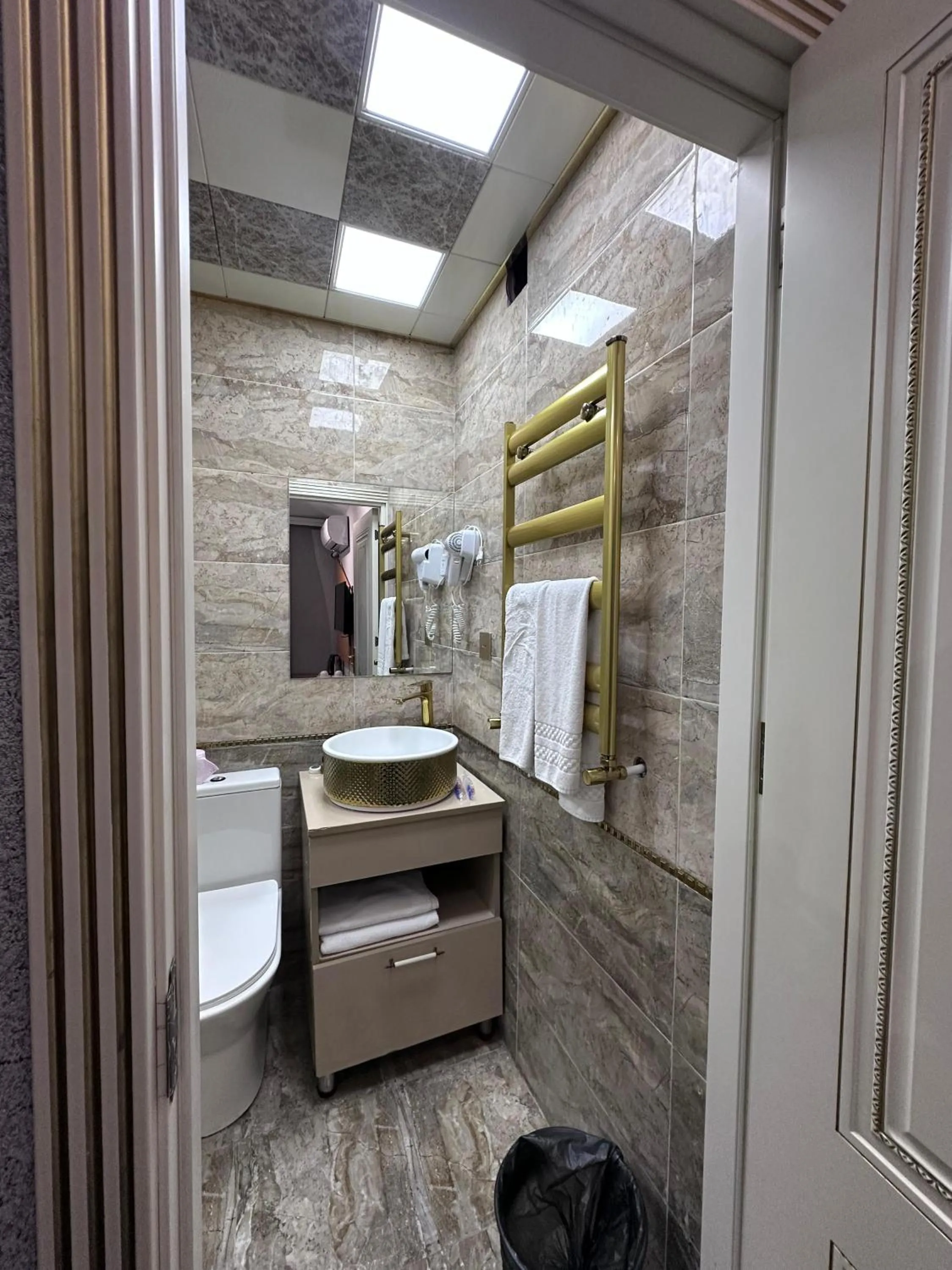 Shower in Central City Hotel