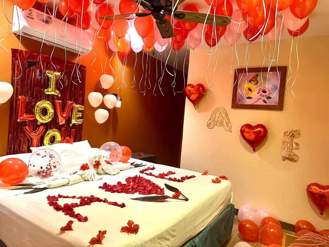 Decorative detail in Venus Hotel