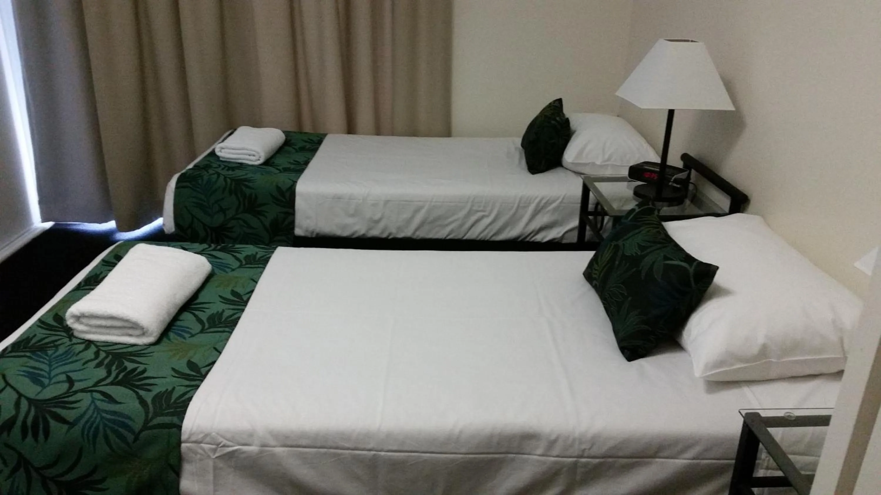 Bedroom, Bed in Port Denison Motor Inn