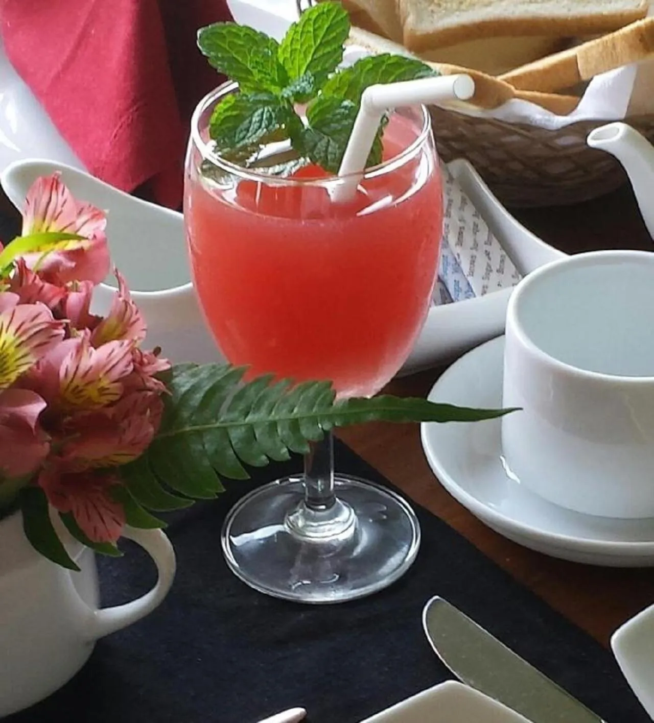 Food and drinks in Lakshmis Hotel Ella